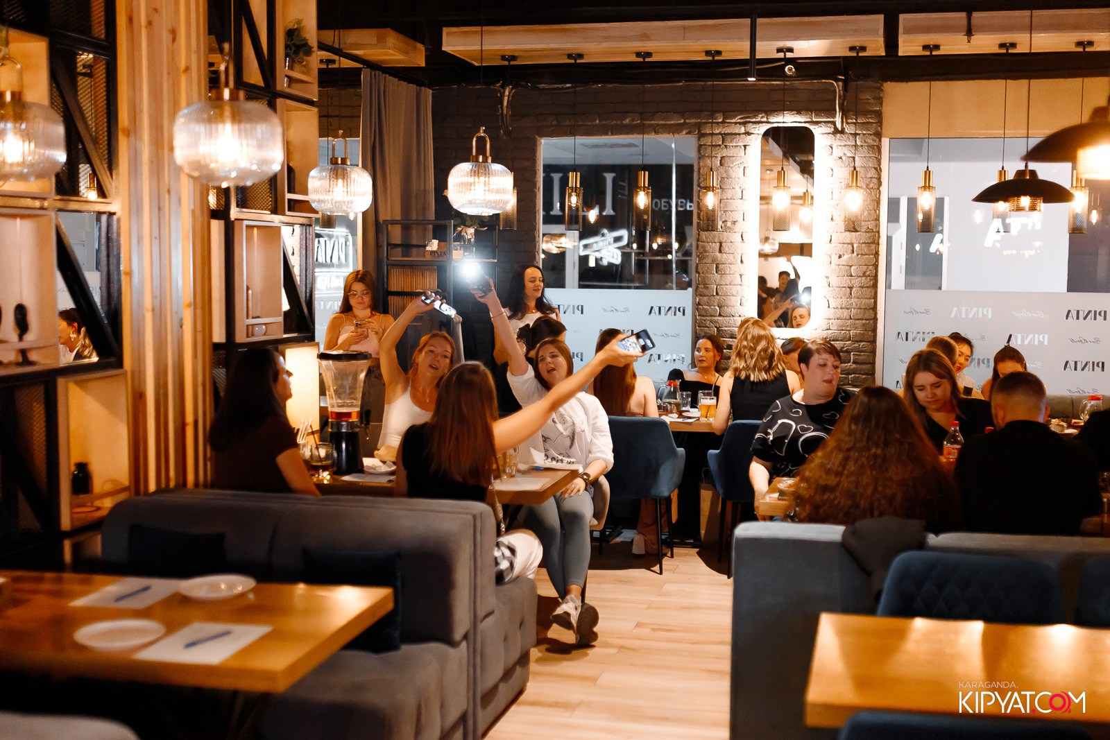 Музыкальное бинго в Пинта Bar & Grill в ТД «Алем». Кипятком Караганда