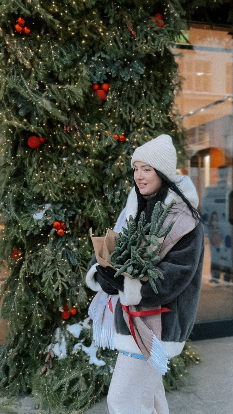 Фотосессия с еловыми ветками