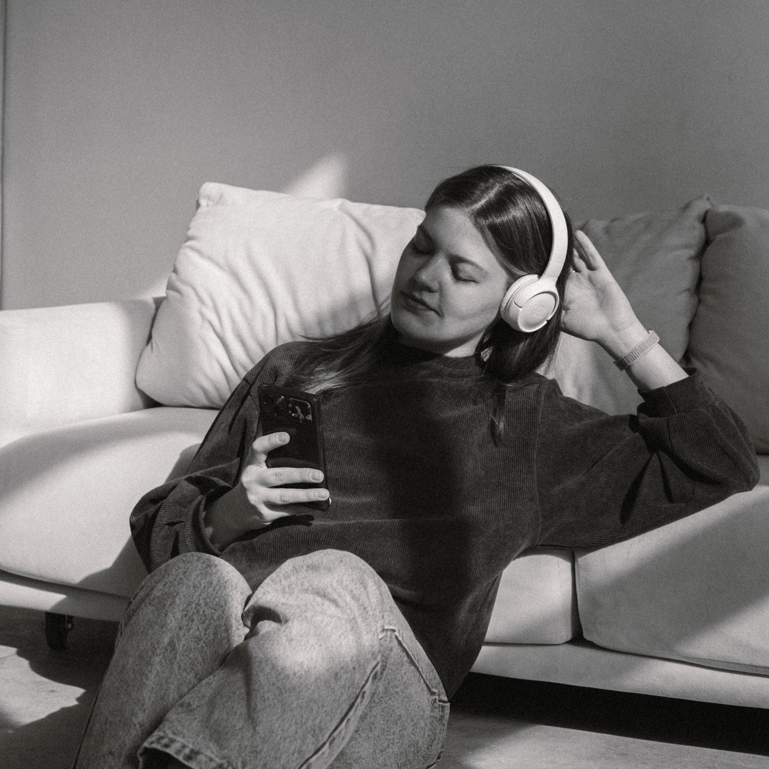 Контакты. Индивидуальная и контент-съемка в Екатеринбурге и Нижнем Тагиле