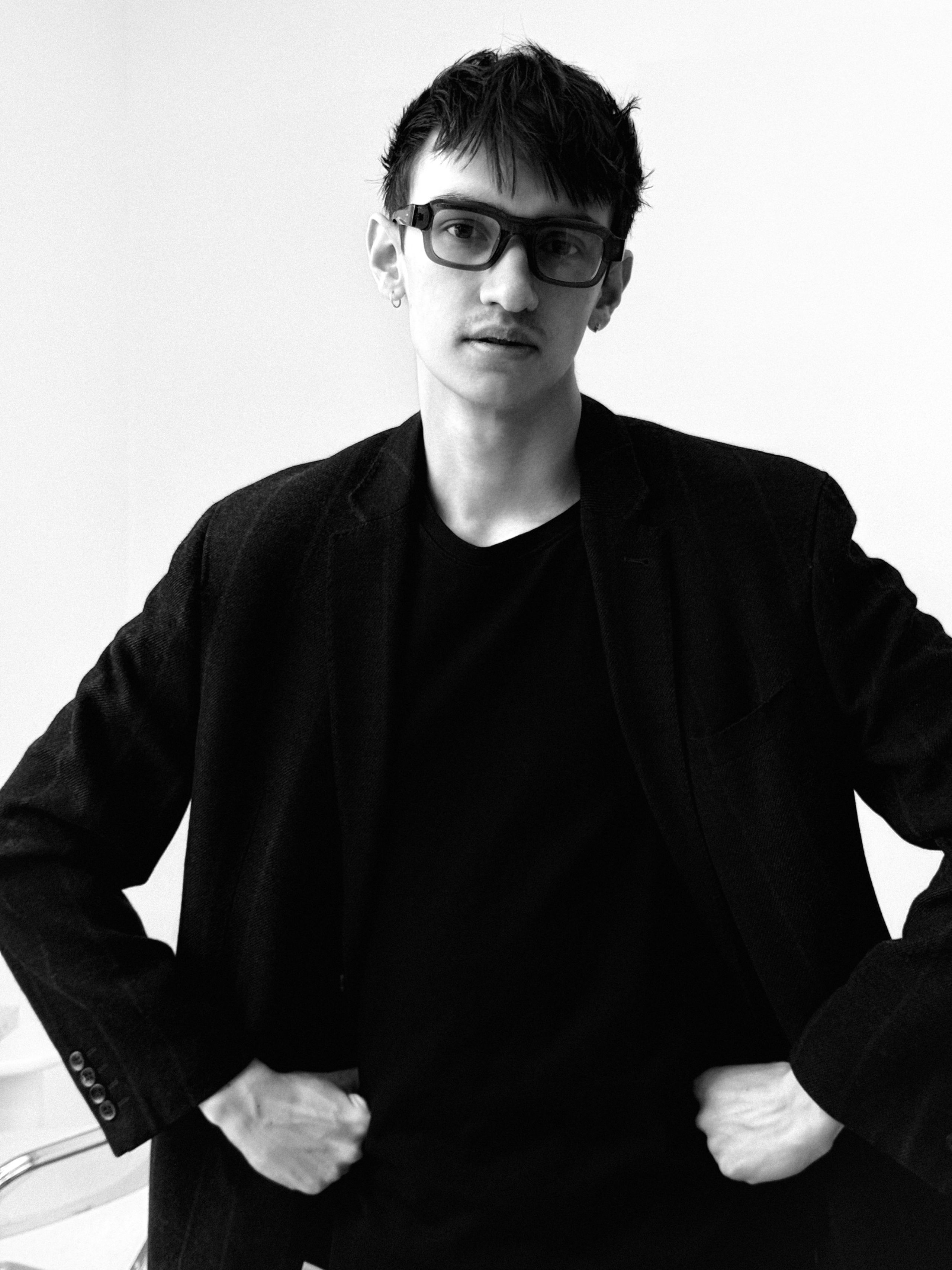 Контакты. Кирилл Гольцберг | фотограф для брендов одежды и бизнеса