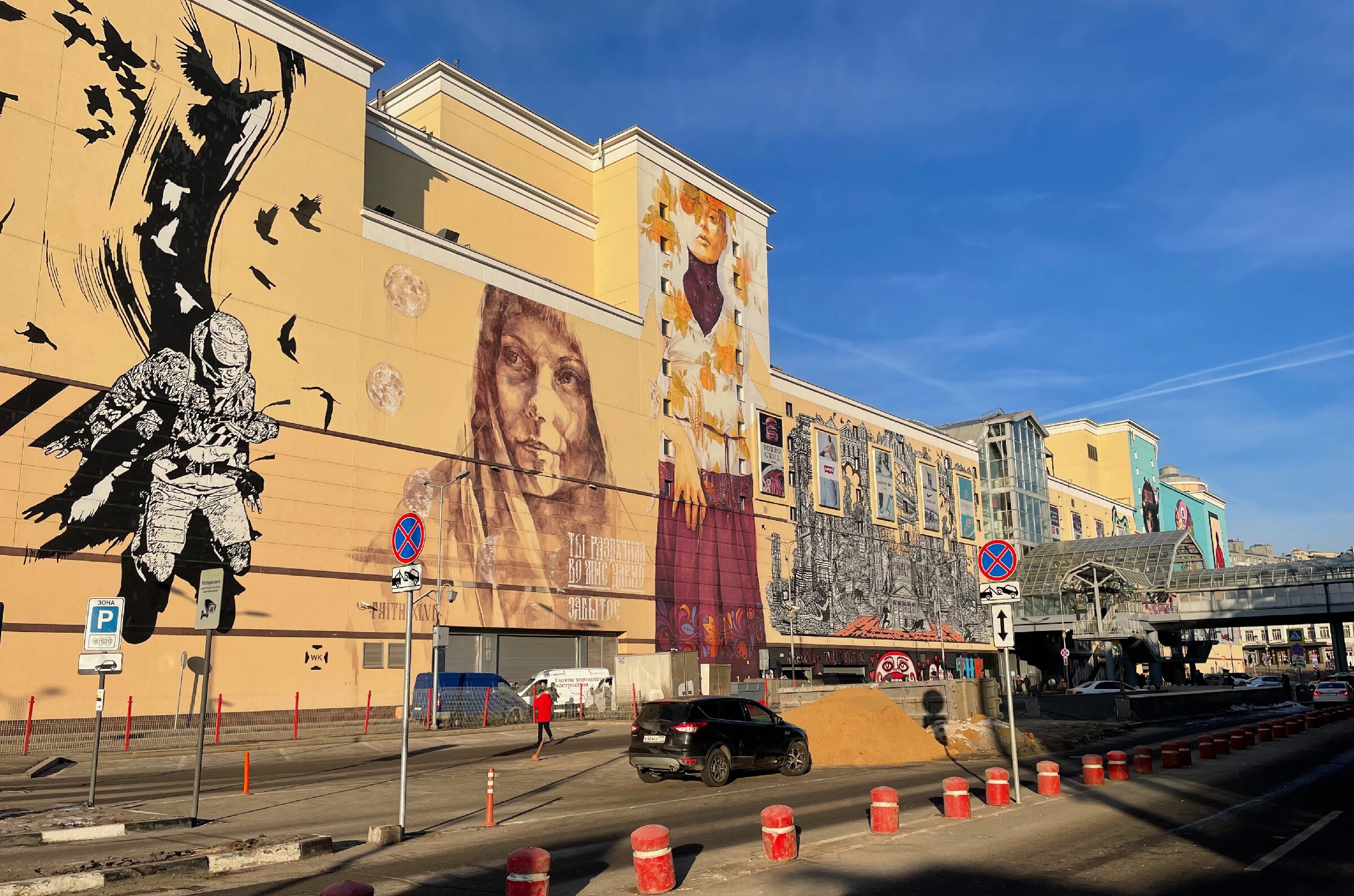 Обновленный Атриум: более 15 арт-объектов на стенах московского ТЦ. Проект «Фотокладовка»: блог уличной фотографии в формате street photo