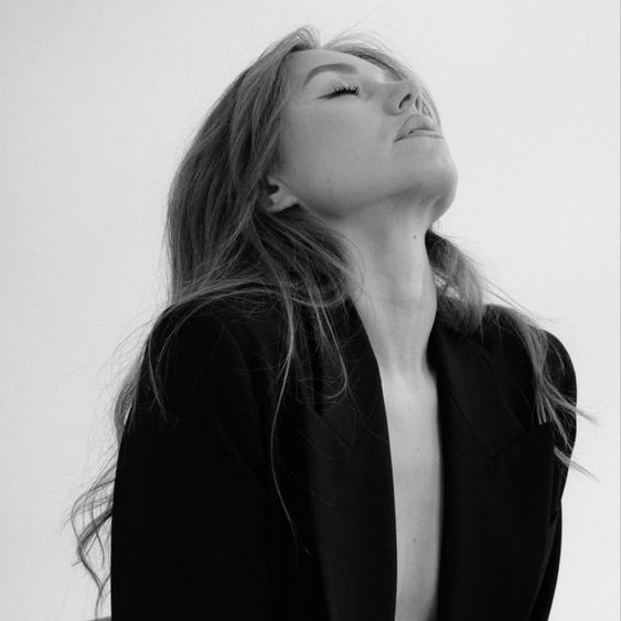 Автопортрет. MONE