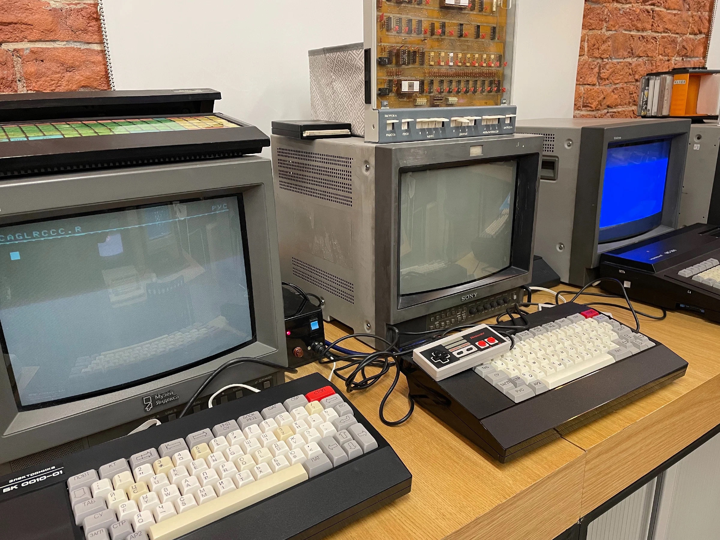 Коллекция старинных компьютеров в Музее Яндекса. Проект «Фотокладовка»: блог уличной фотографии в формате street photo