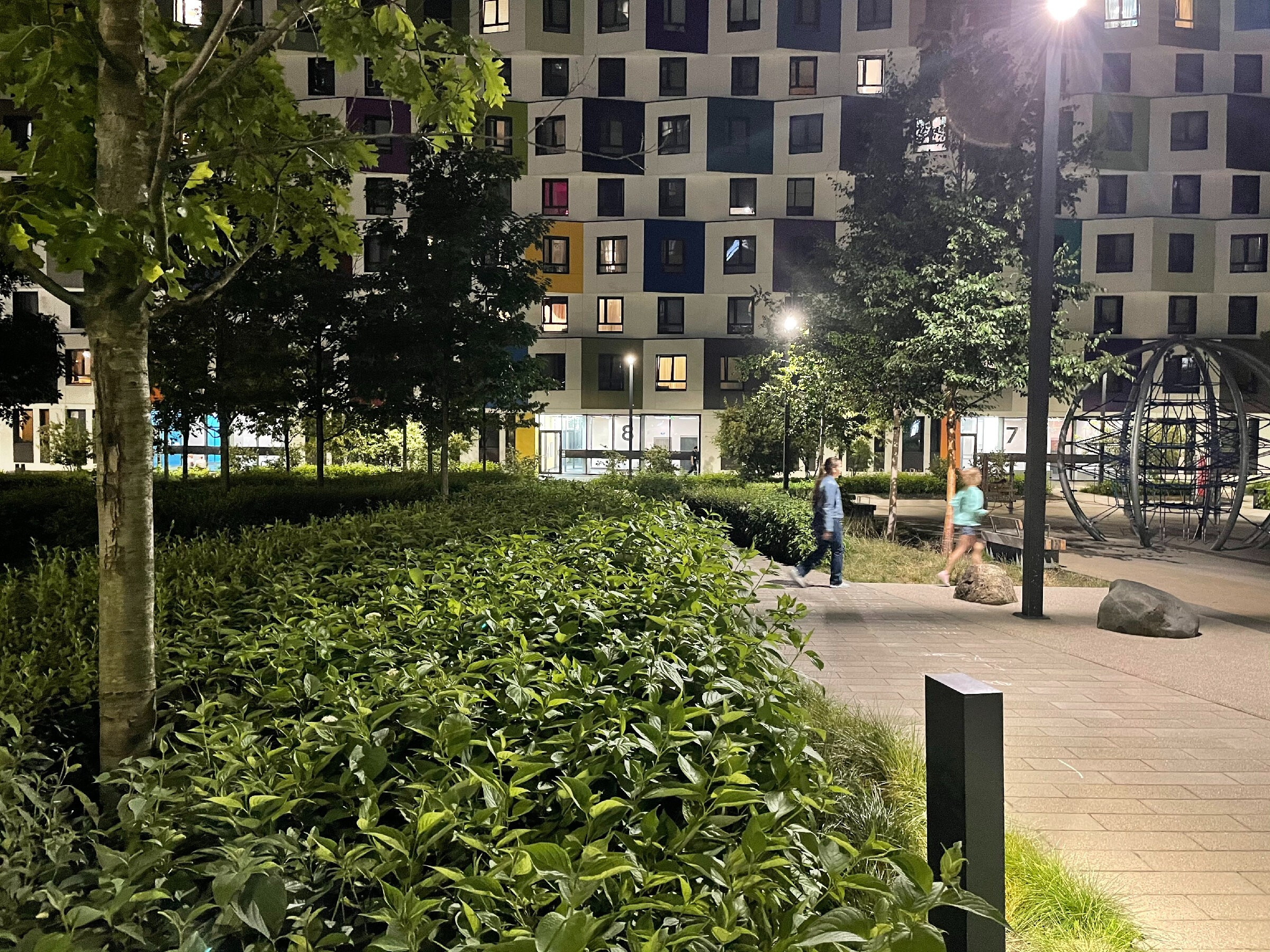 Ночной ЖК Green Park: экспериментальный проект комфорт-класса от ПИКа. Проект «Фотокладовка»: блог уличной фотографии в формате street photo