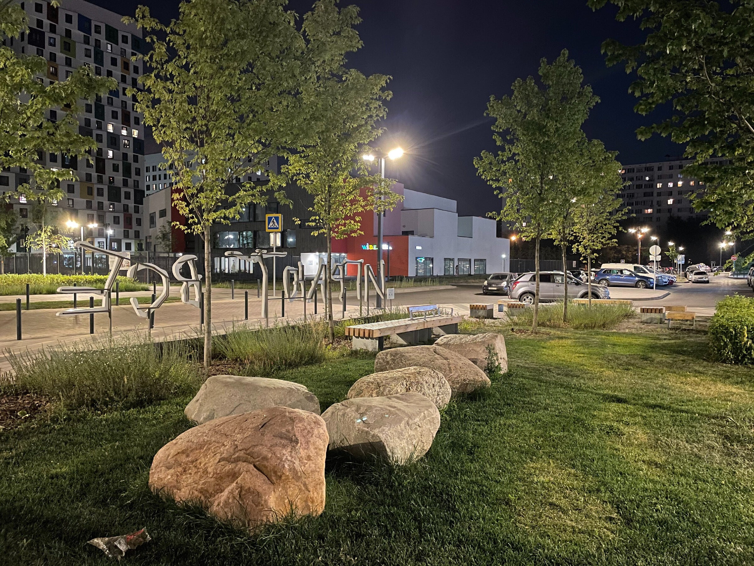 Ночной ЖК Green Park: экспериментальный проект комфорт-класса от ПИКа. Проект «Фотокладовка»: блог уличной фотографии в формате street photo