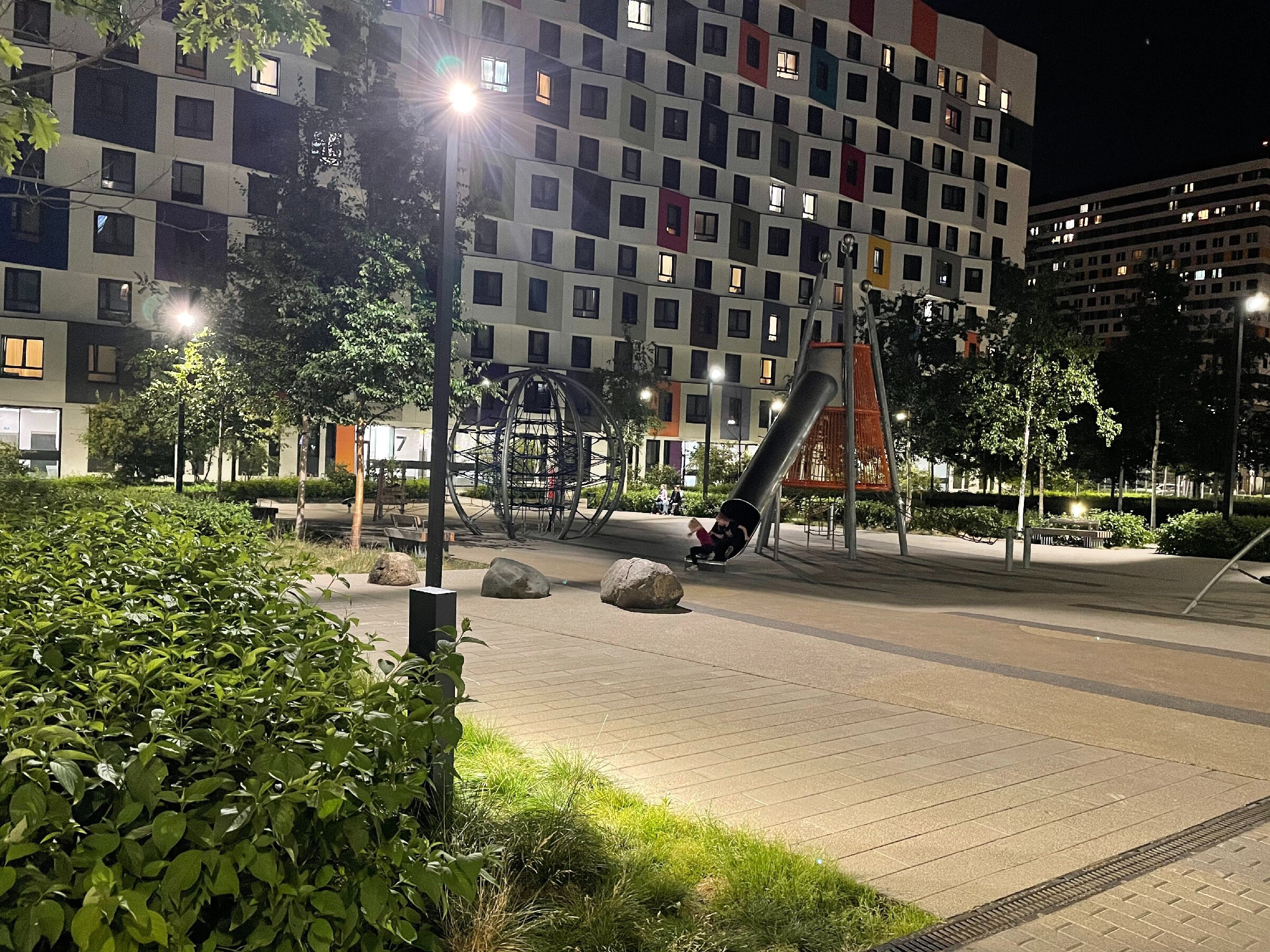 Ночной ЖК Green Park: экспериментальный проект комфорт-класса от ПИКа. Проект «Фотокладовка»: блог уличной фотографии в формате street photo