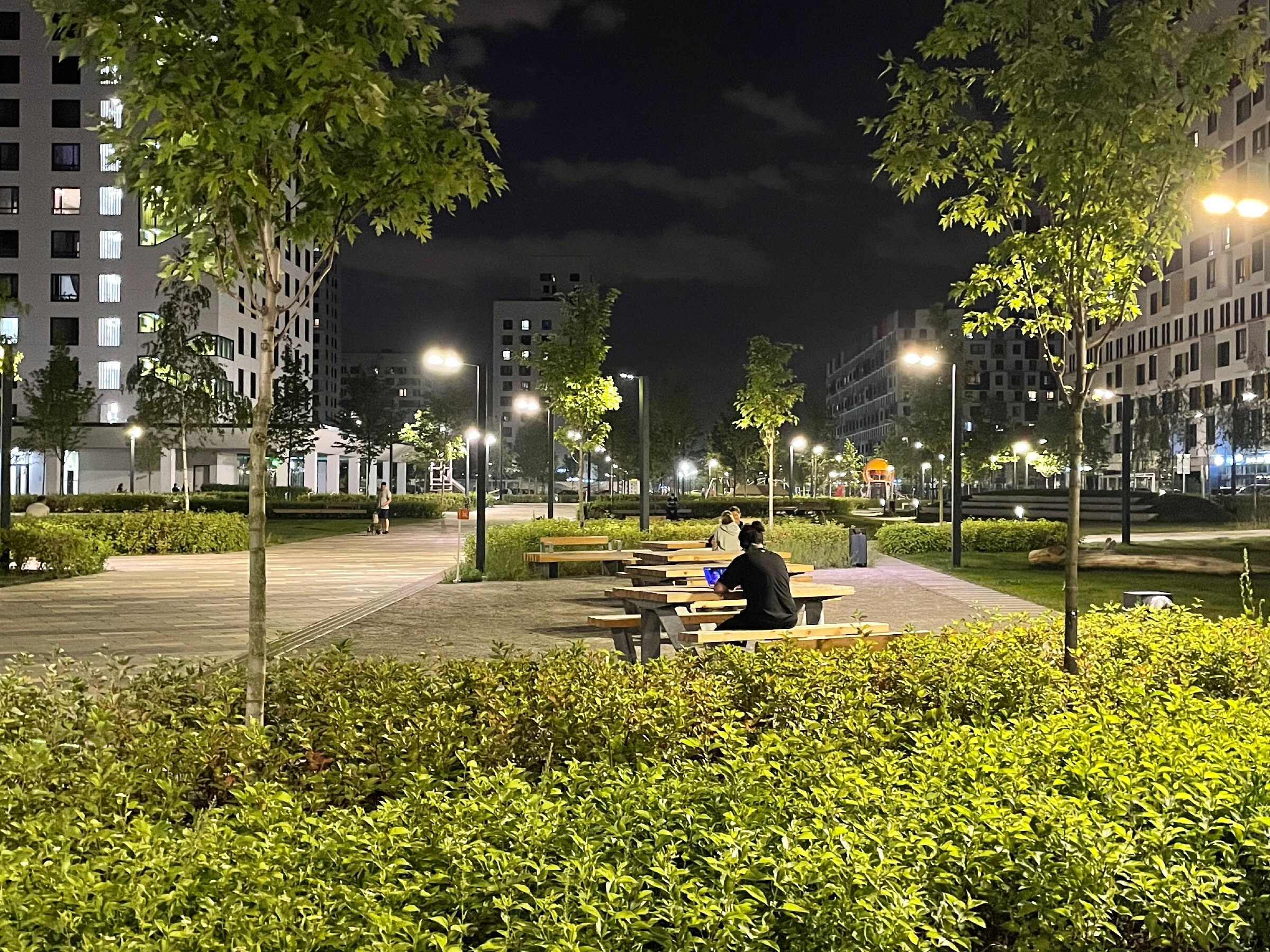 Ночной ЖК Green Park: экспериментальный проект комфорт-класса от ПИКа. Проект «Фотокладовка»: блог уличной фотографии в формате street photo
