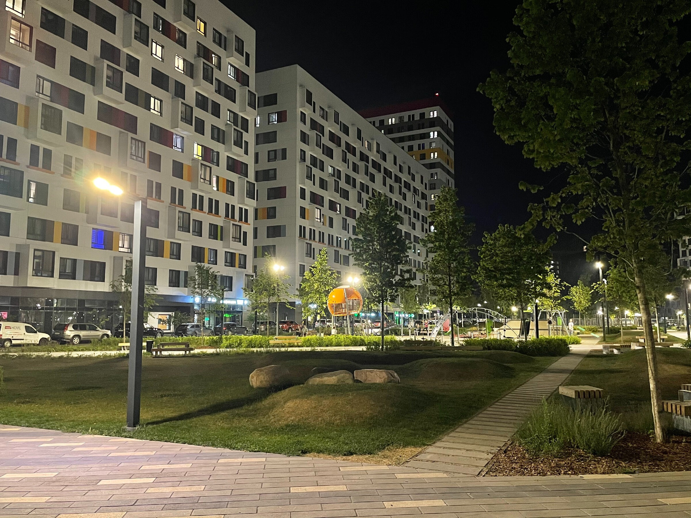 Ночной ЖК Green Park: экспериментальный проект комфорт-класса от ПИКа. Проект «Фотокладовка»: блог уличной фотографии в формате street photo