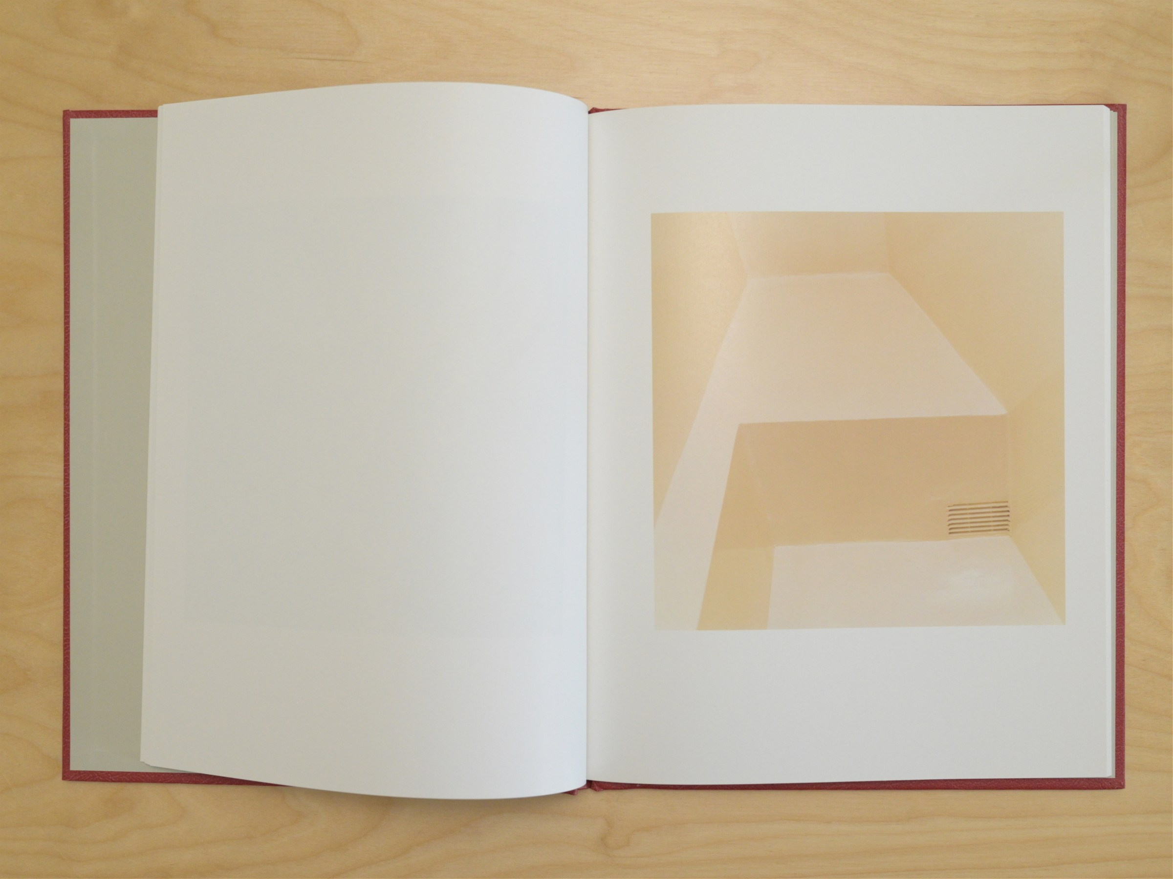 Фотокнижная библиотека Паши Фролова. Фотограф и исследователь фотографии из Санкт-Петербурга Елизавета Веприцкая