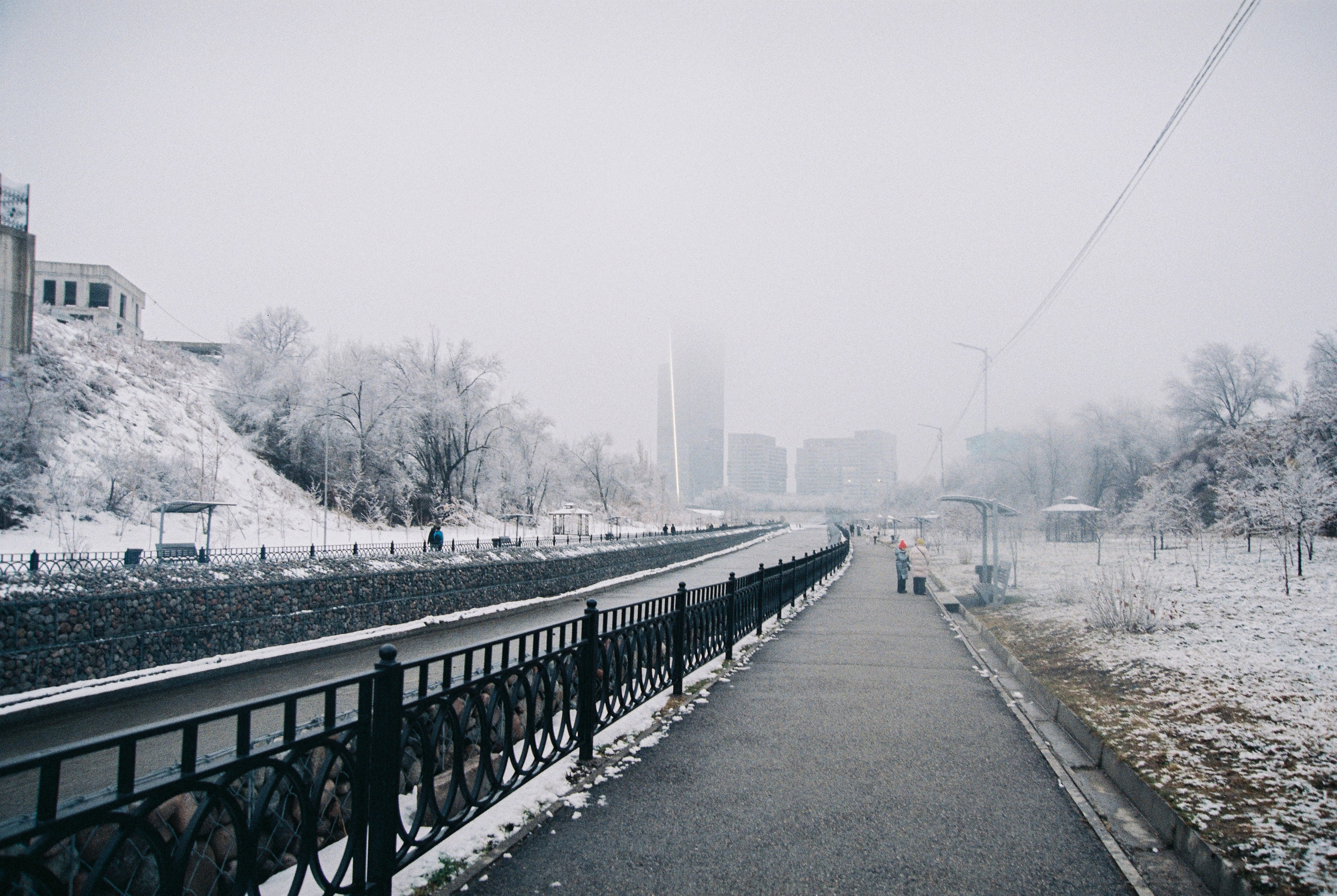Прогулка по терренкуру с Nikon F60 и Fujifilm C200. Фотограф в Алматы Артемий Матюнин