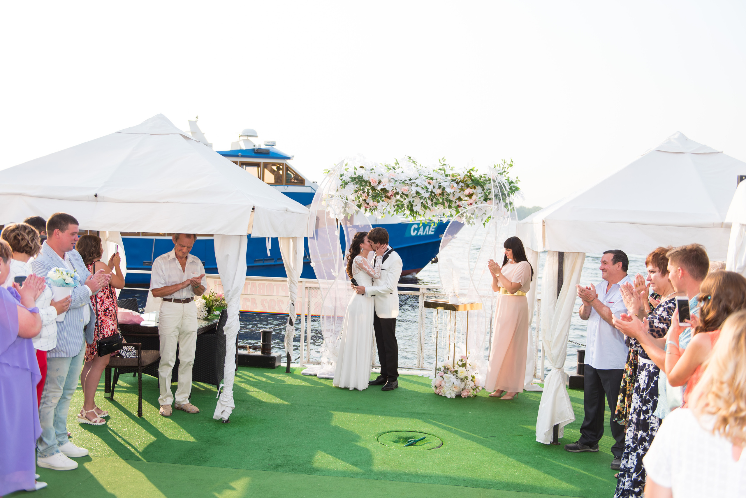 Выездная регистрация в ресторане Белуга