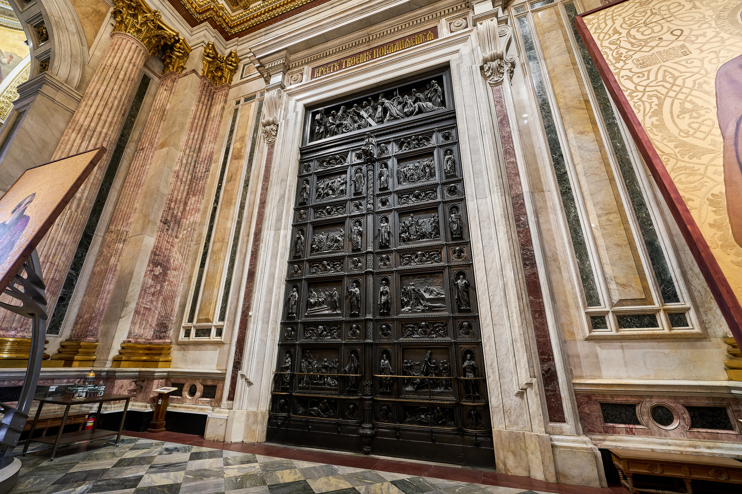 Интерьеры Исакиевского собора в Петербурге