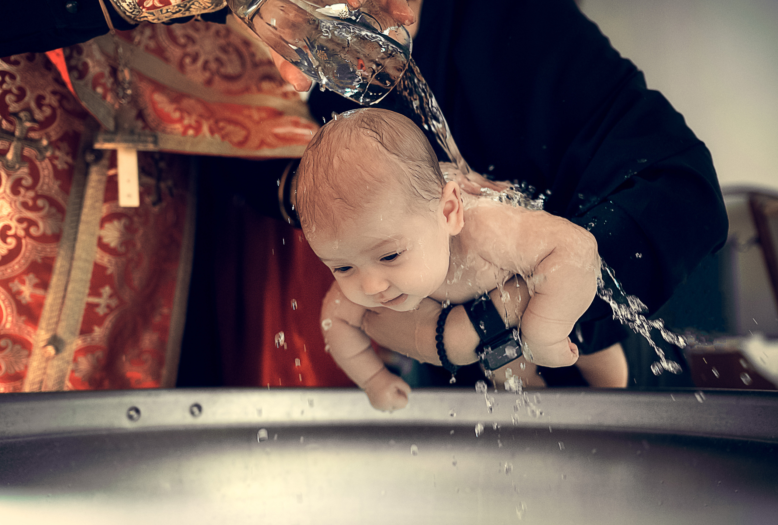 Фотографии во время крещения на долгую память. Фотограф  Крещения и Венчания Калининград