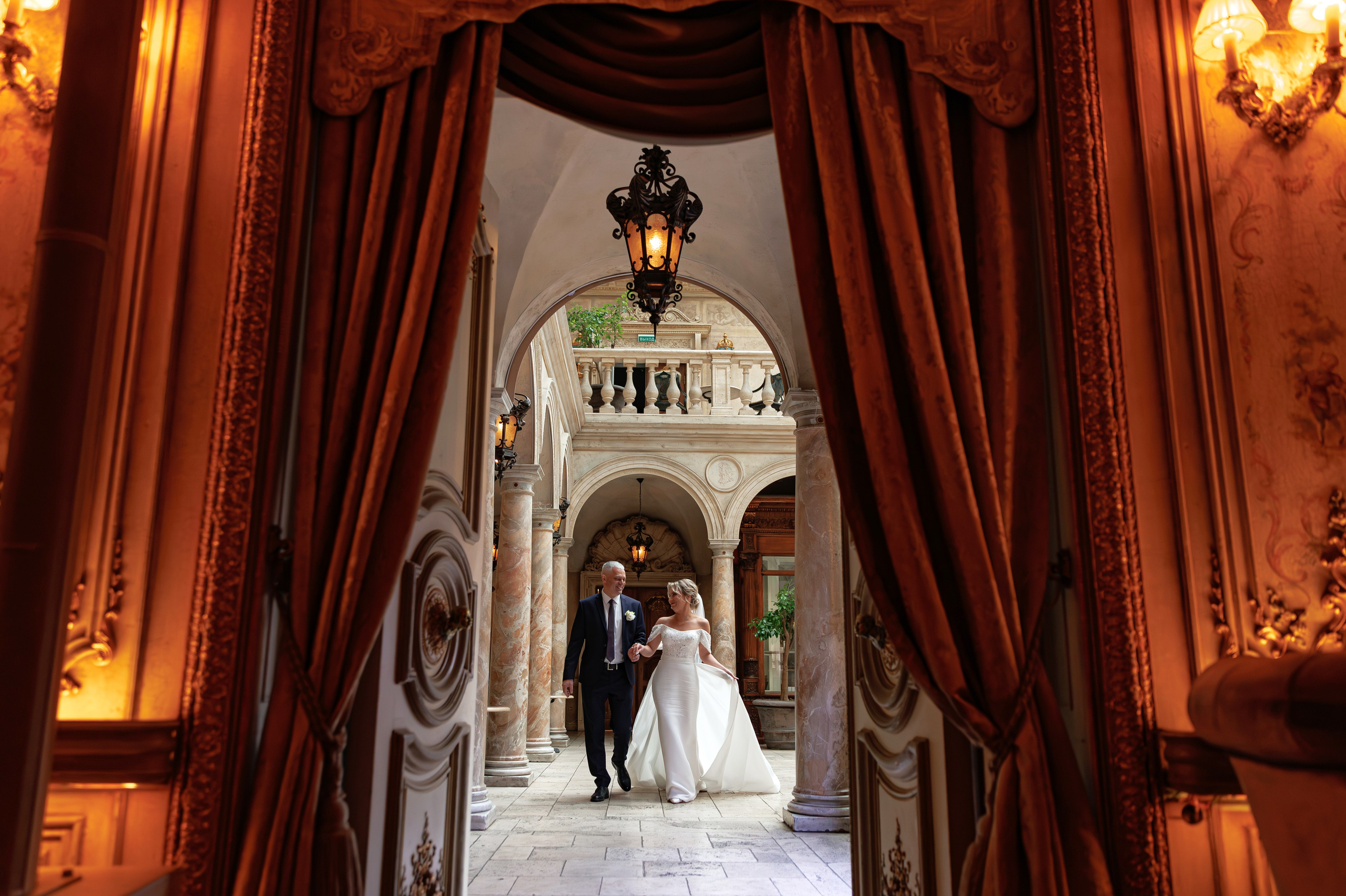 Свадебная фотосессия в ресторане Турандот. Свадебный фотограф Москва и МО Сергей Киржаев