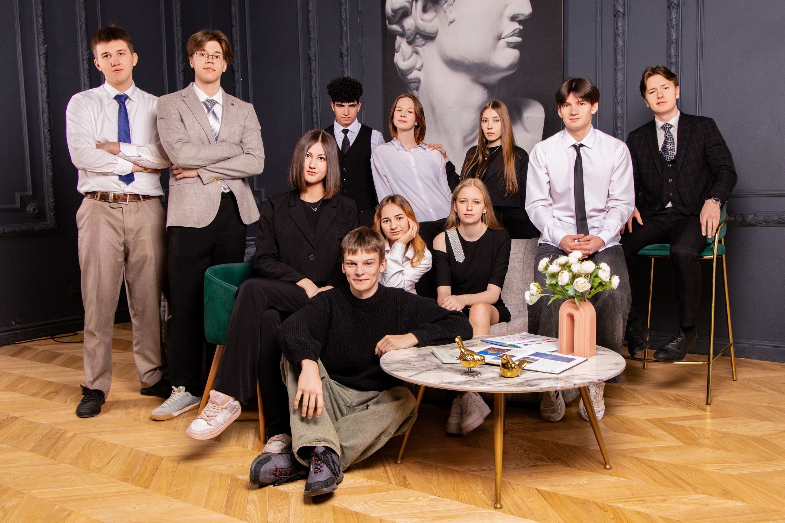 Фотосессия 11 класса в студии «SKYPOINT STUDIO». Фотограф и видеограф Софья Бурляева в Санкт-Петербурге