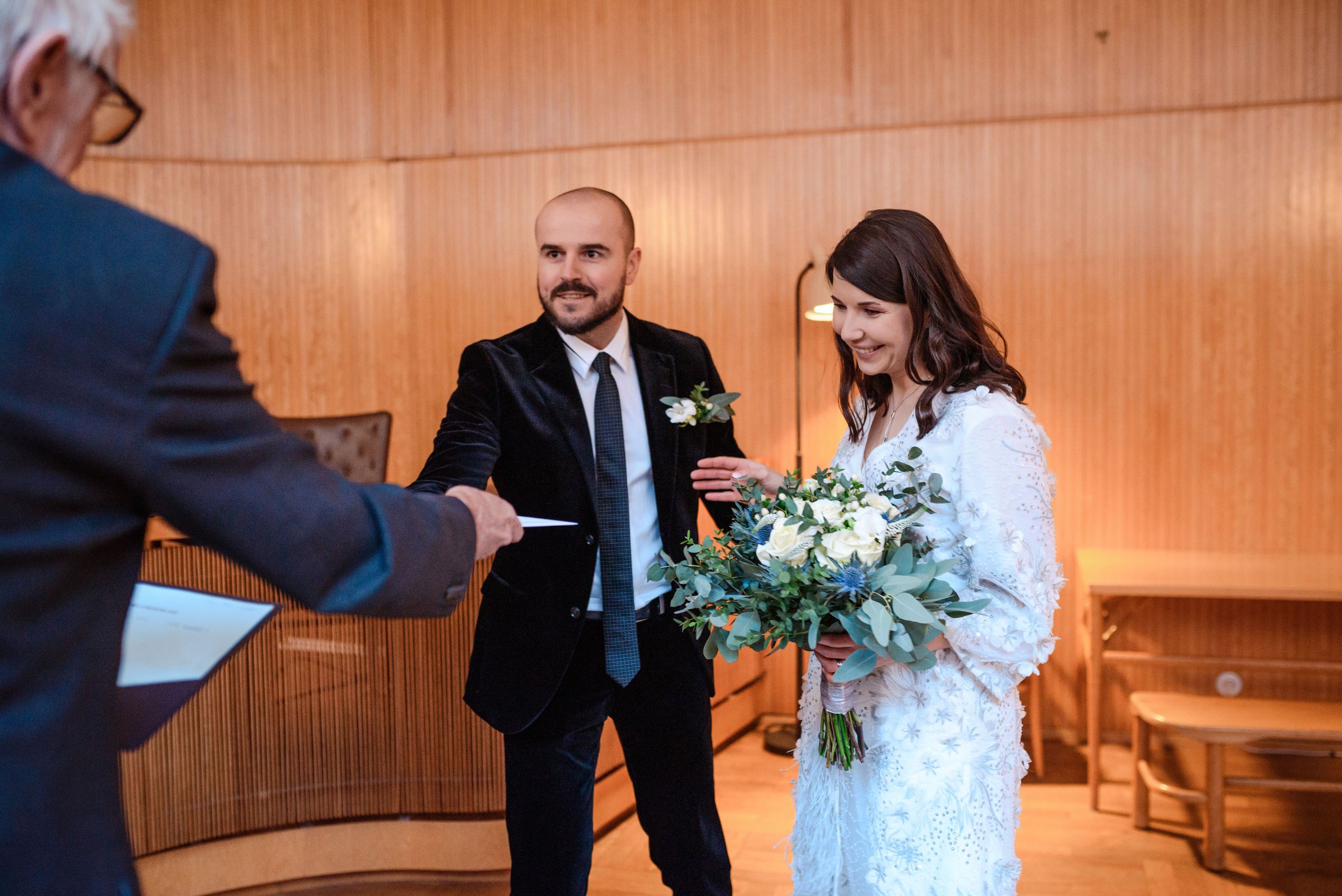 Hur går en vigsel i Rådhuset i Göteborg till?. Bröllopsfotograf i Göteborg | Halmstad — Valentina