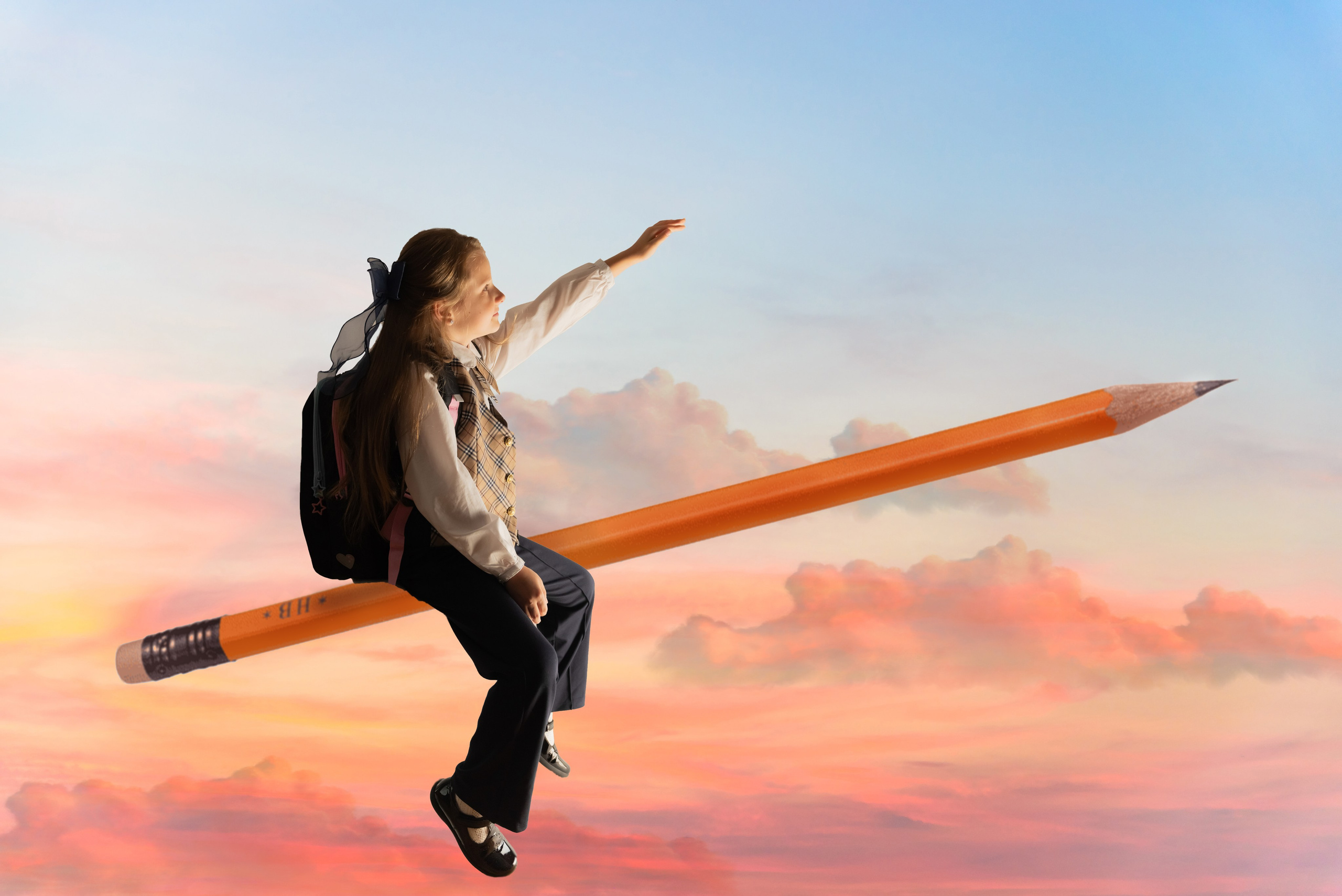 Детская портретная съемка: смех и радость в уюте домашней студии."