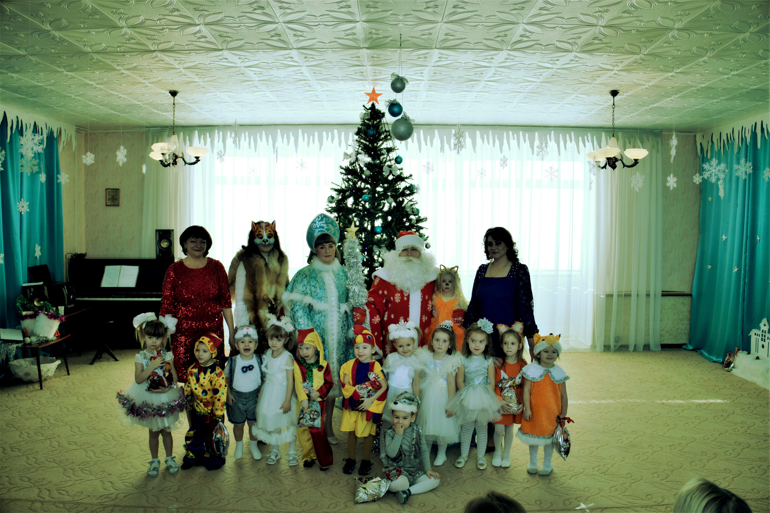 Прайс фото и видеосъемка вручение аттестатов и утренников в детском саду. Свадебный фотограф ростовская область