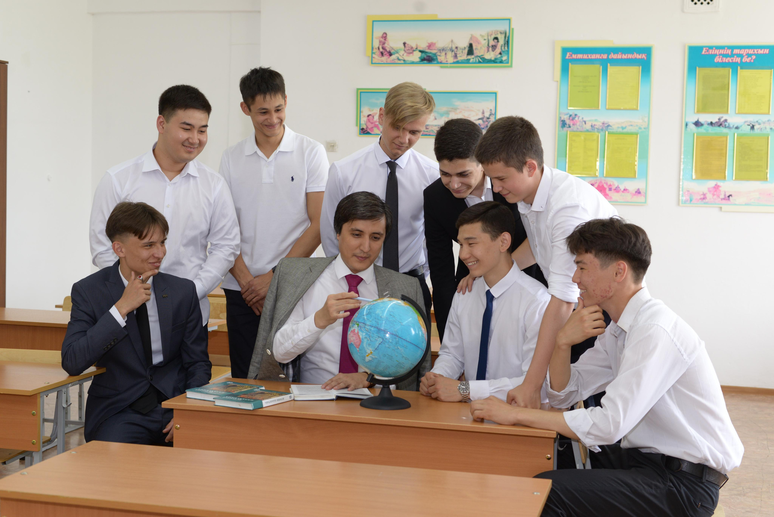 Фотограф на выпускной в школе. Детский и школьный фотограф в Костанае Рабига Сейткенова