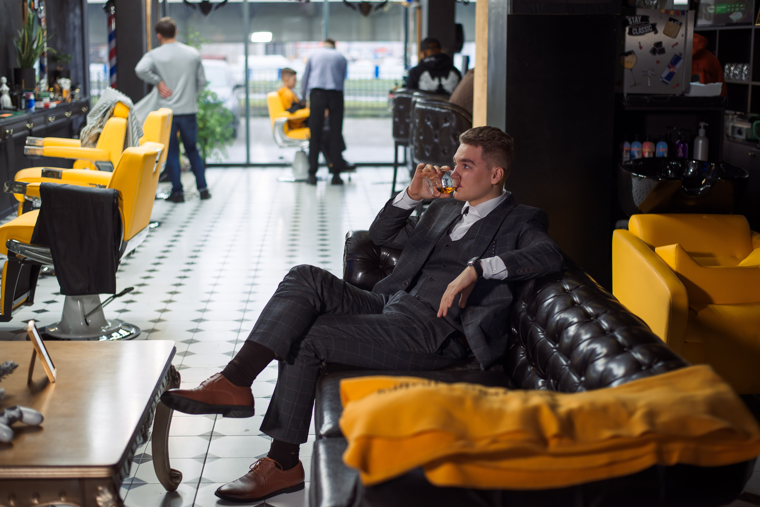 Фотосъемка сборов жениха. Свадебный фотограф  Калининград | Москва|