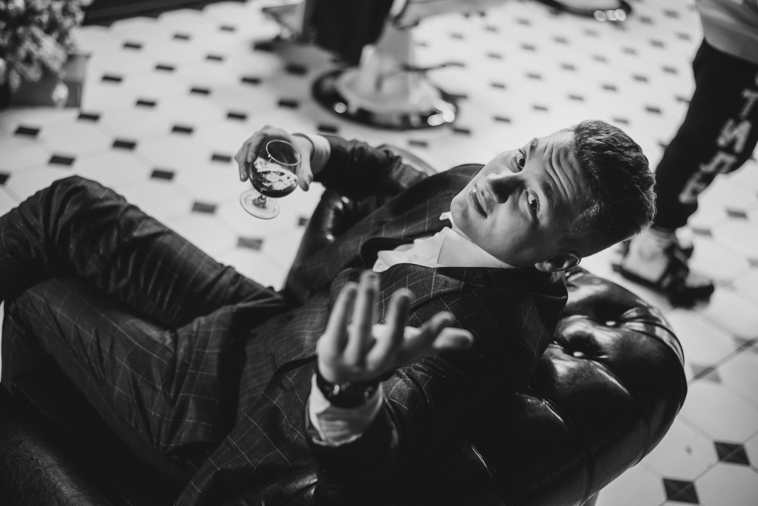 Фотосъемка сборов жениха. Свадебный фотограф  Калининград | Москва|