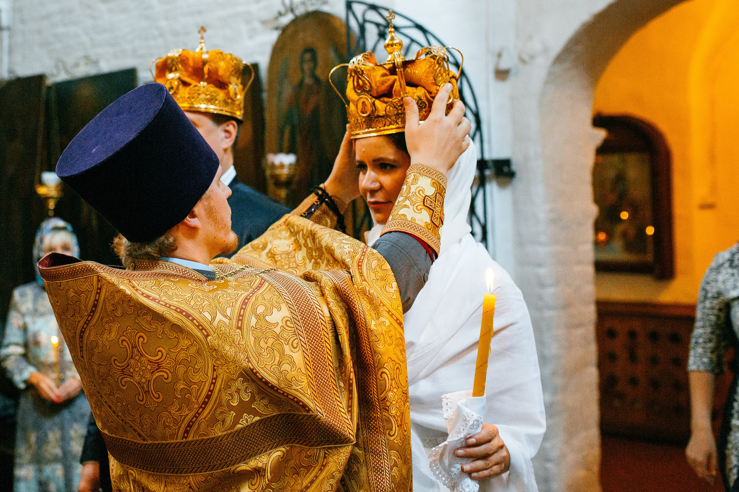 Фотосъёмка таинства венчания в объективе профессионального фотографа – фото процесса венчания в храме Живоначальной Троицы