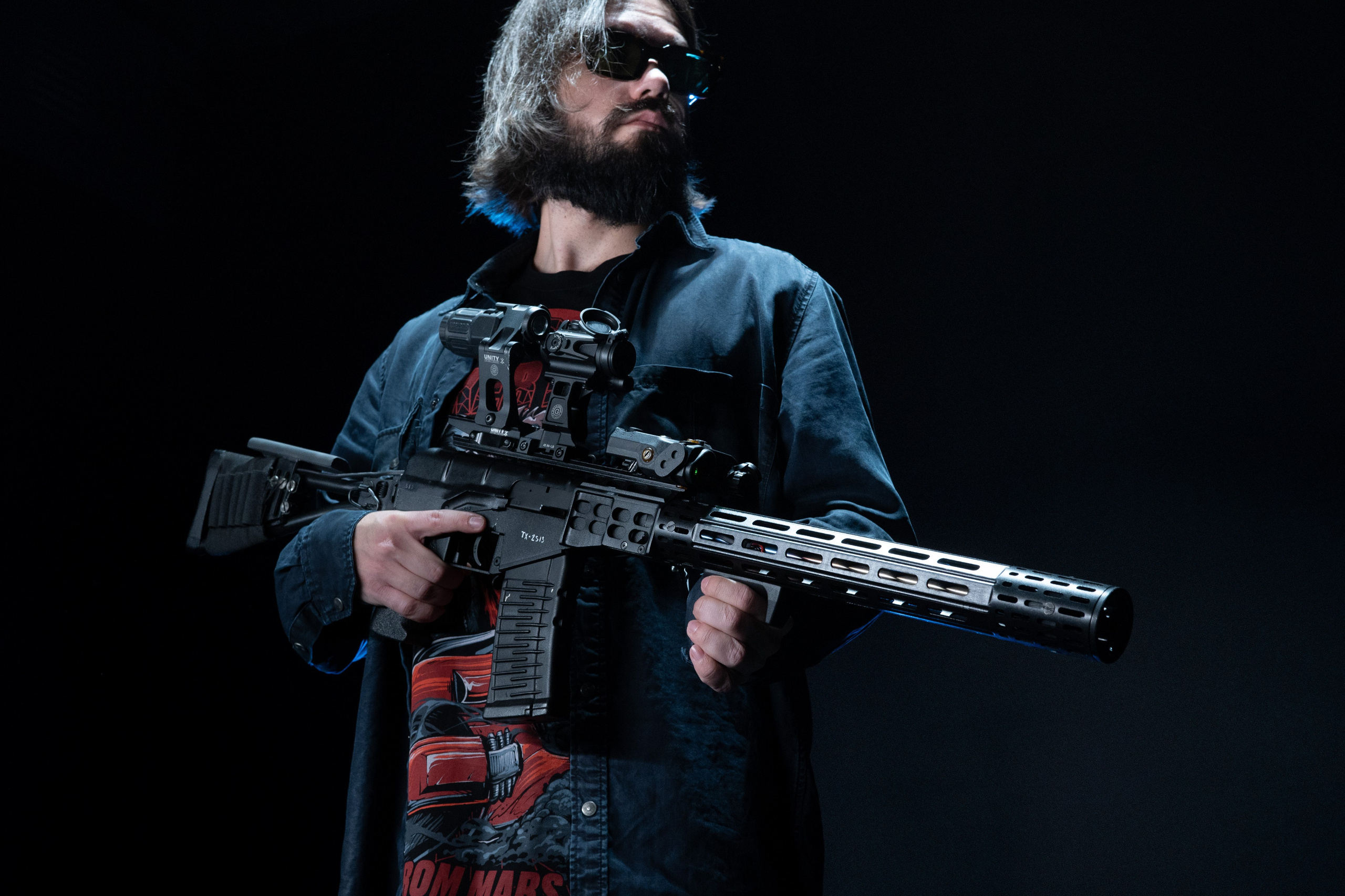 Фотосессия с оружием на заказ в Москве. Страйкбольная мастерская Бигич Воркшоп