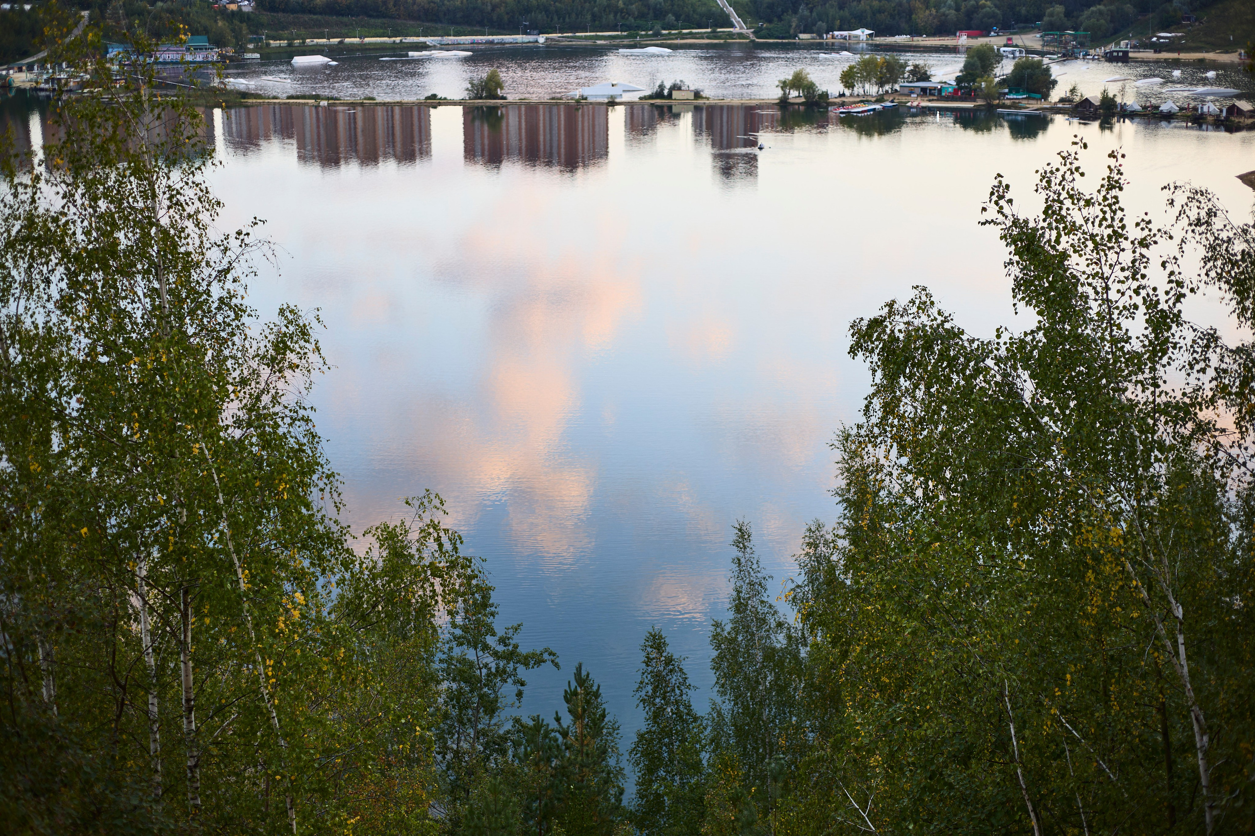 Люблю брать с собой фотоаппарат на прогулки в лесу или на природе. Осенью особое настроение в природе...ну вы знаете.