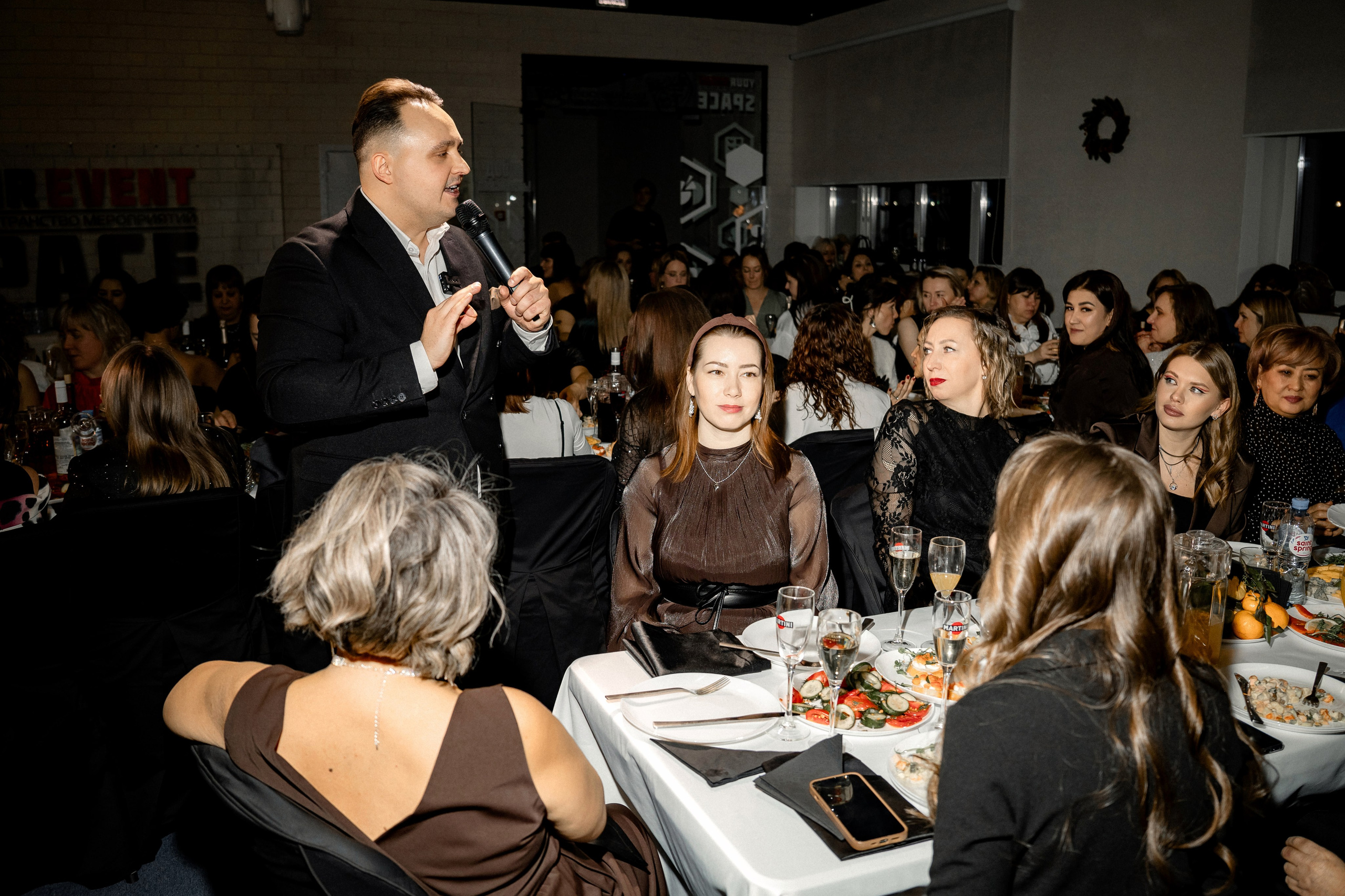 Корпоративы. Ведущий Стас Праздников Свадьба Тюмень