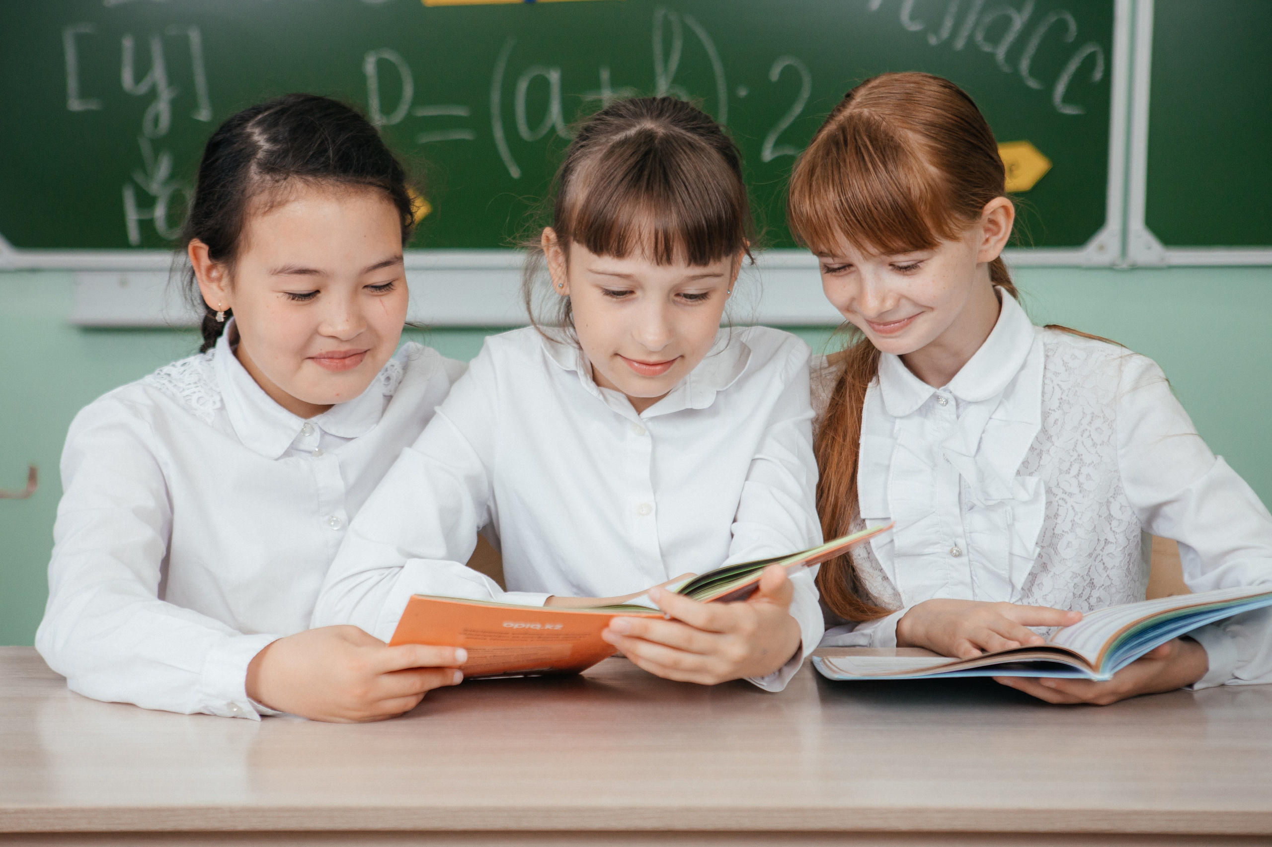 Контакты. Выпускные альбомы и виньетки в г. Усть-Каменогорск и ВКО