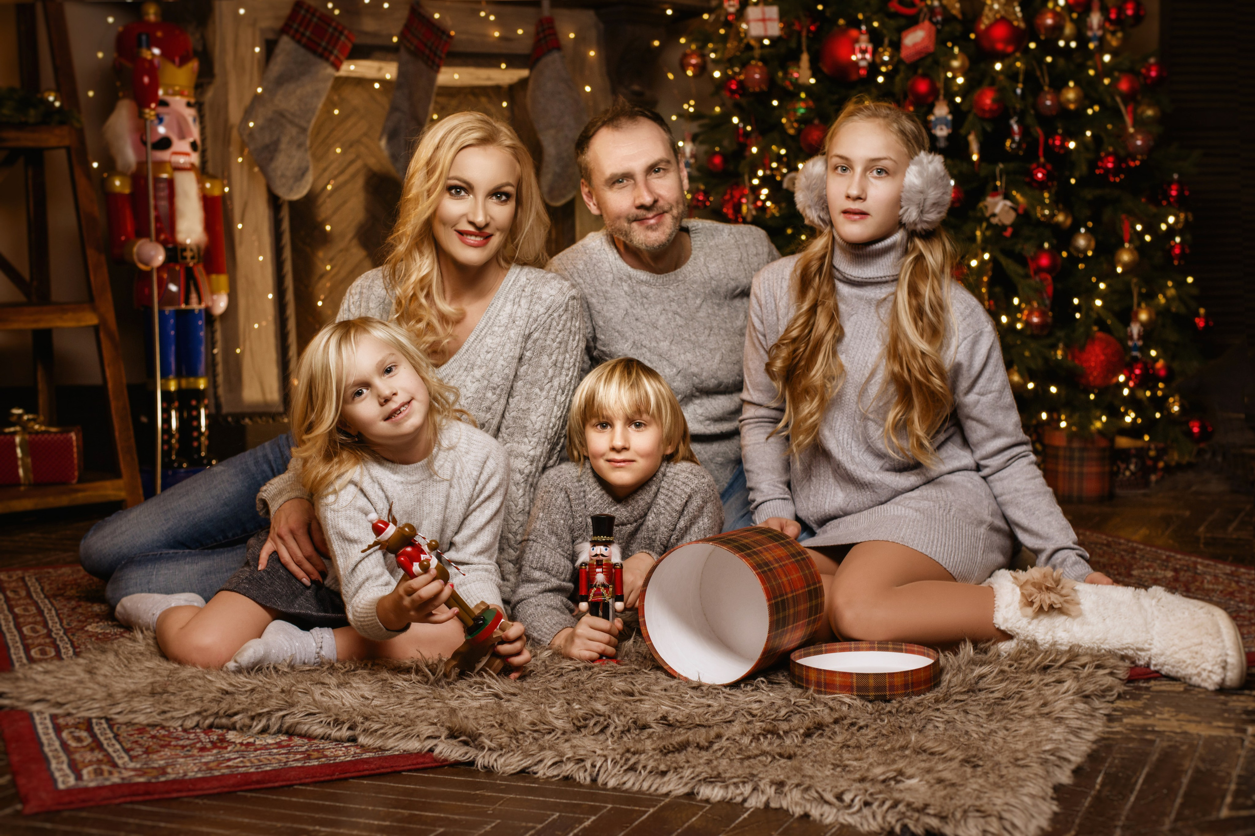 Новогодняя семейная фотосессия. Фотограф Москва: тематическая фотосессия с подбором образа