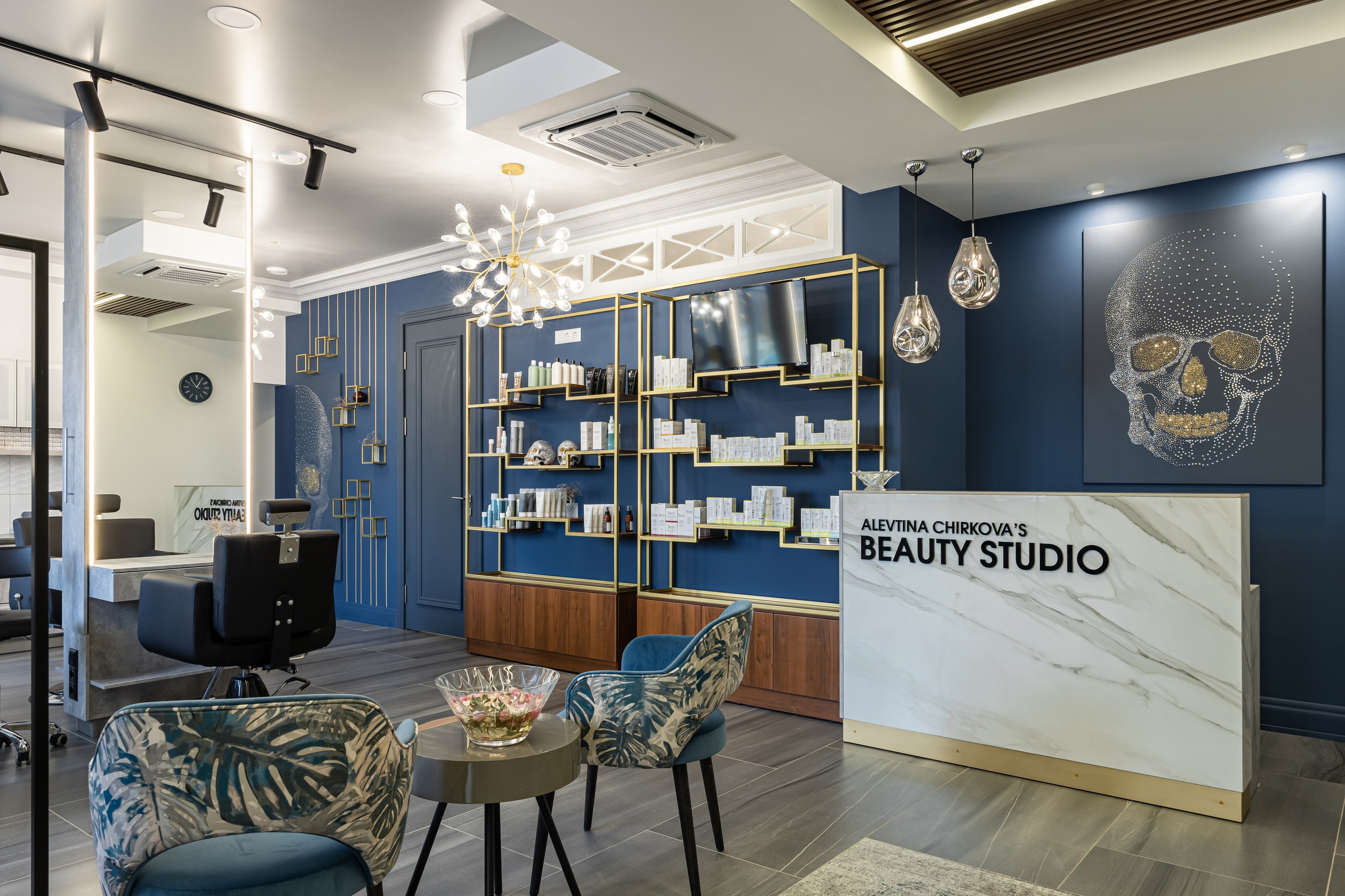 Марина Мусихина - дизайнер интерьера. L. Deco интерьерный салон. Краски/обои/лепной декор