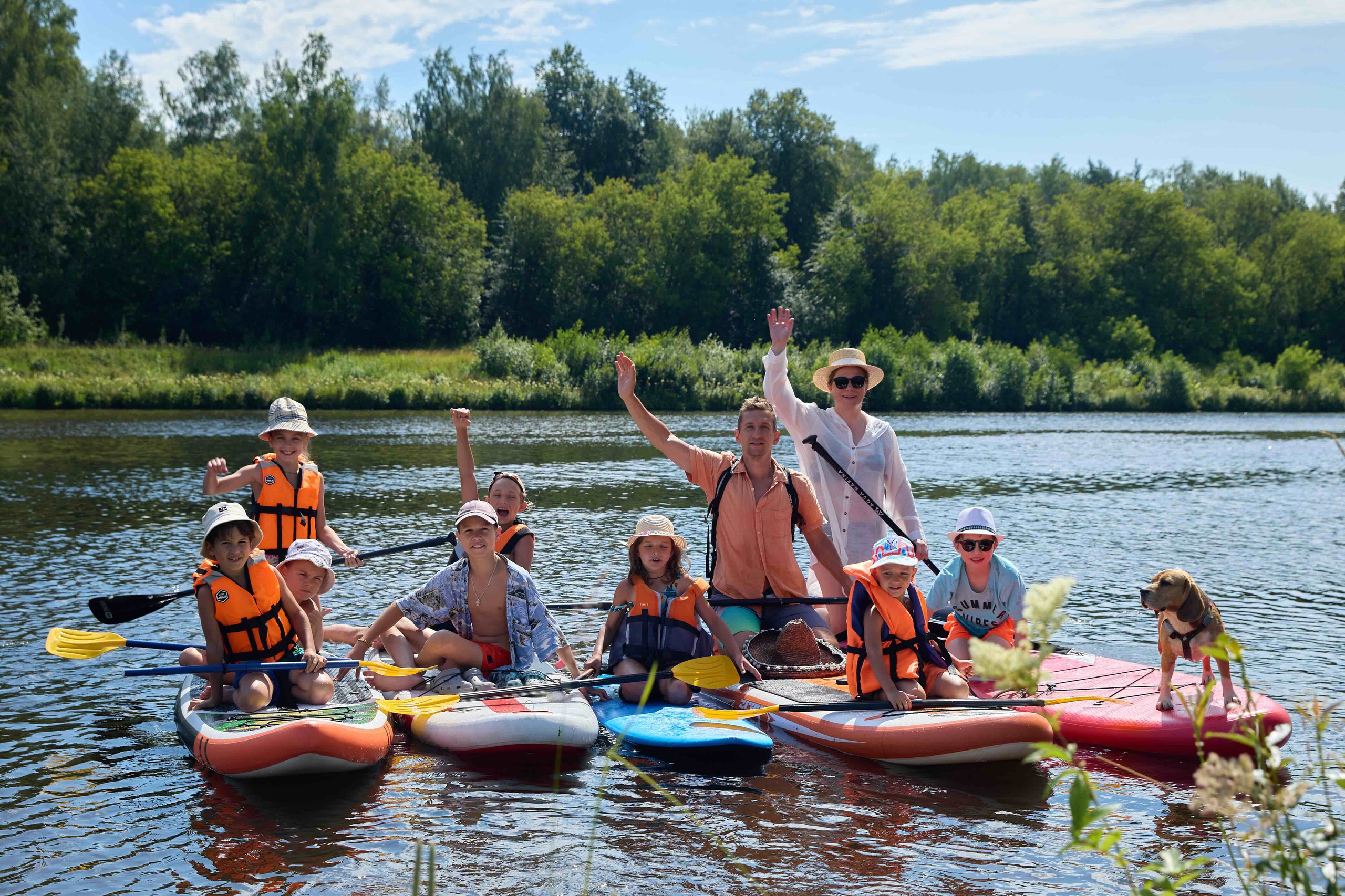 САП-заплыв в деревне: Семейная летняя фотосессия с живыми эмоциями | Magnifico Photo