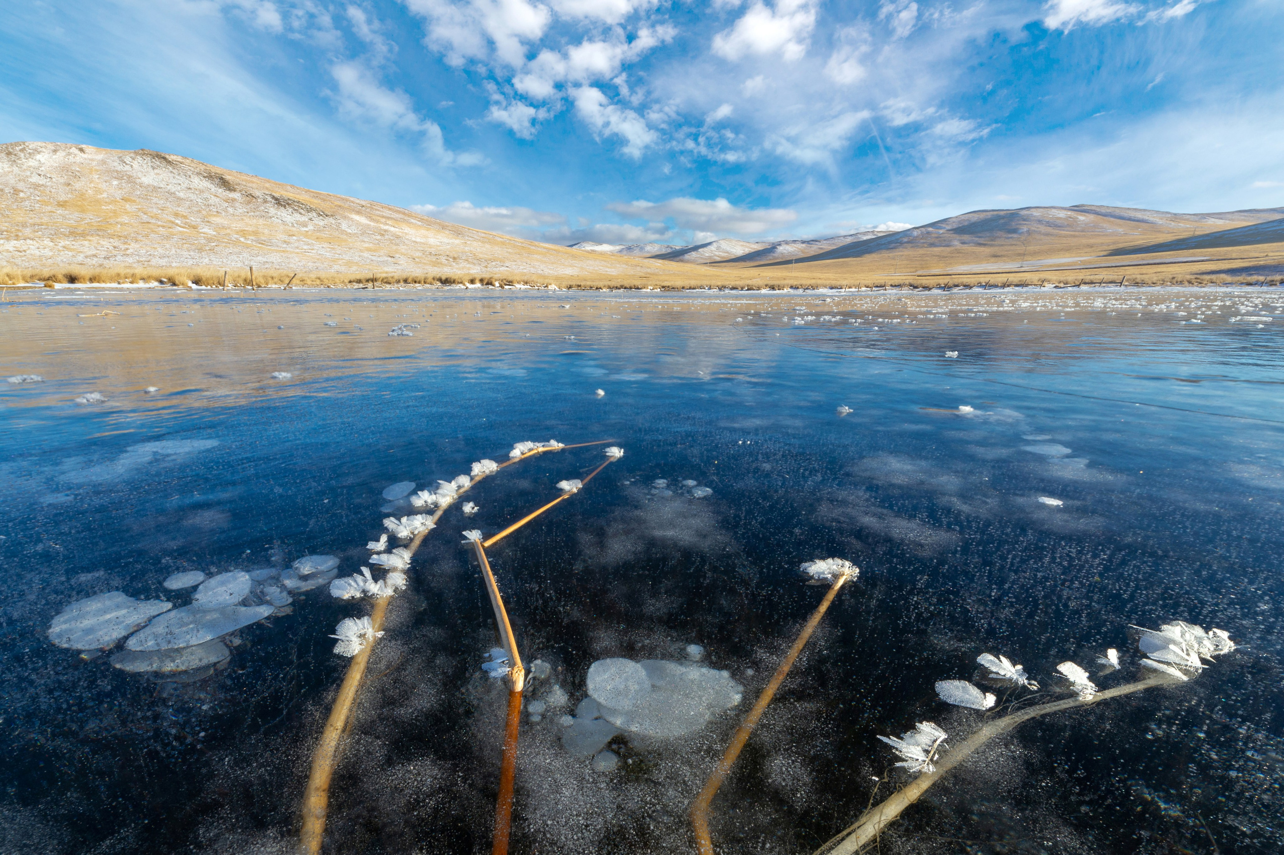 Экскурсия на первый лёд Байкала. Илья Буянов, гид по Байкалу, фотограф — baikalsky.com