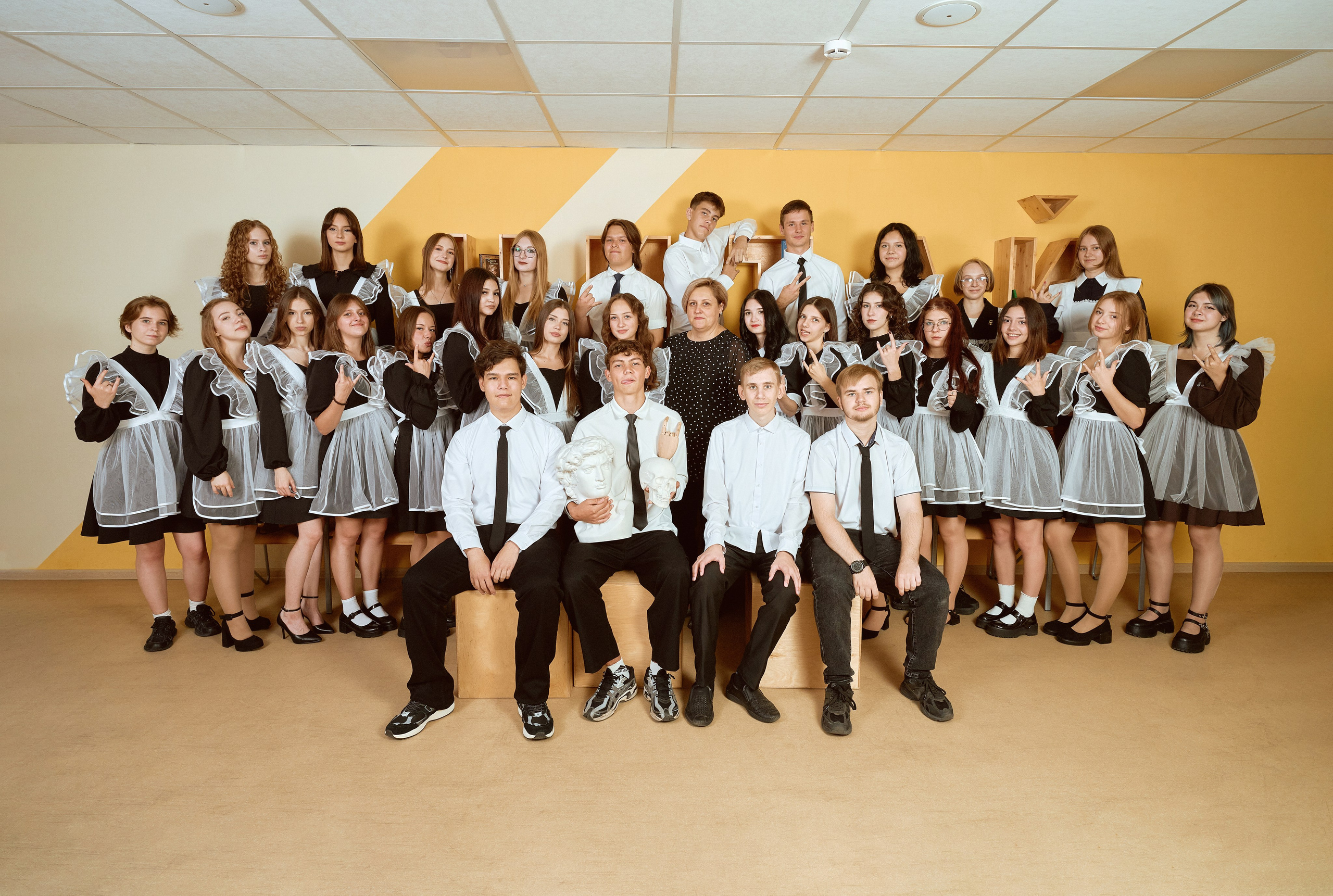 Локации для съёмки фото на школьные выпускные альбомы. Выпускные альбомы в Губкине. Фотограф Евгений Брюхович