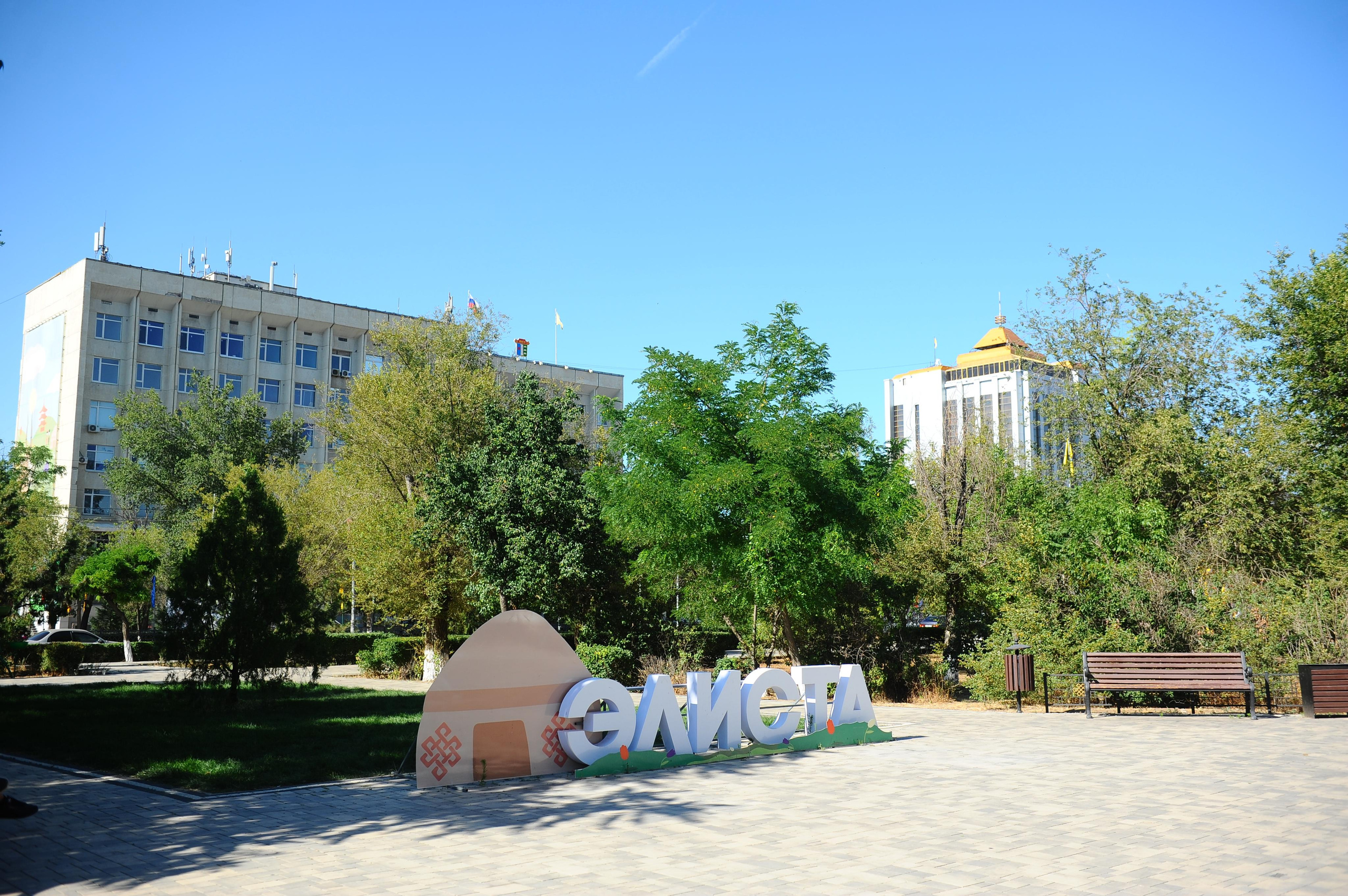 Почему монахи в Калмыкии выливают молоко на костер?. Главная (Home)