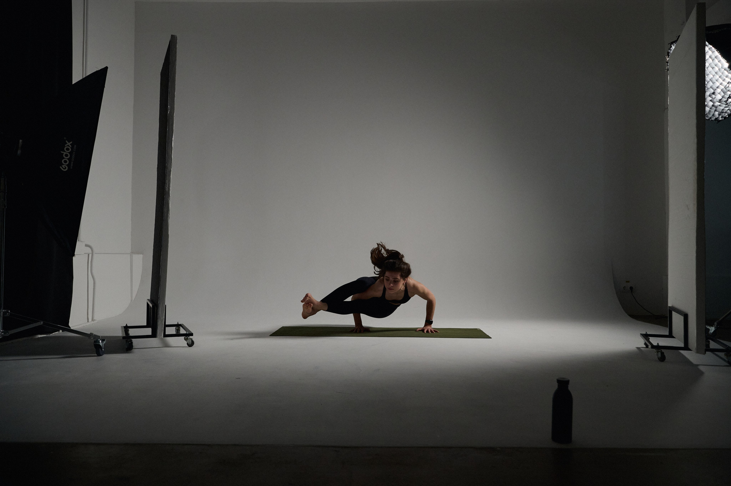 Contacts. Портретный фотограф в Москве Айрат Абдуллаев