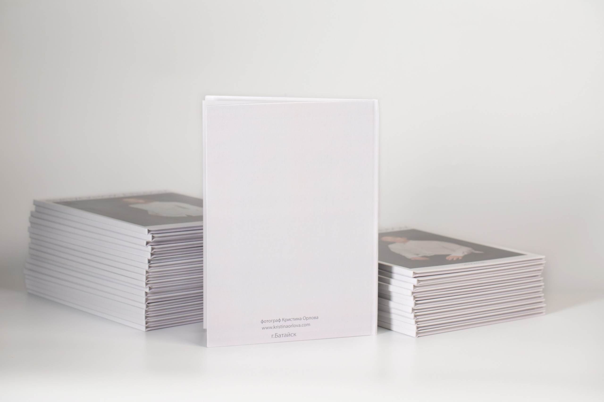 Выпускные альбомы. Предметный и рекламный фотограф в Ростове-на-Дону Кристина Орлова