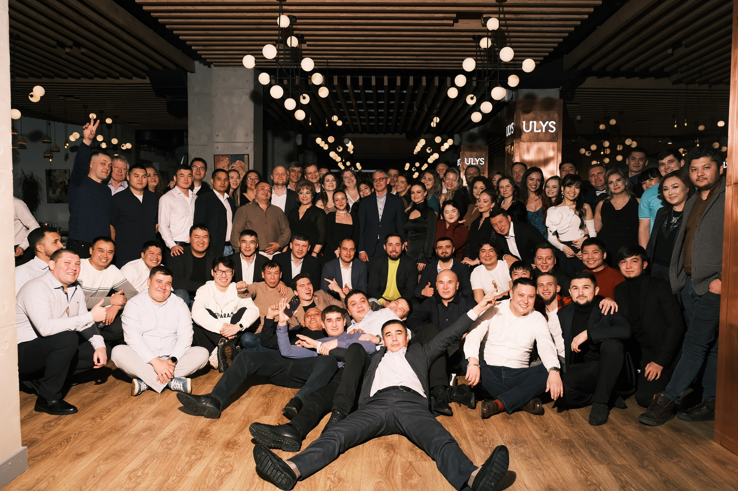 Контакты. Портреты и репортажные съемки с душой: ваш уникальный момент в объективе Руфата, профессионального фотографа Алматы