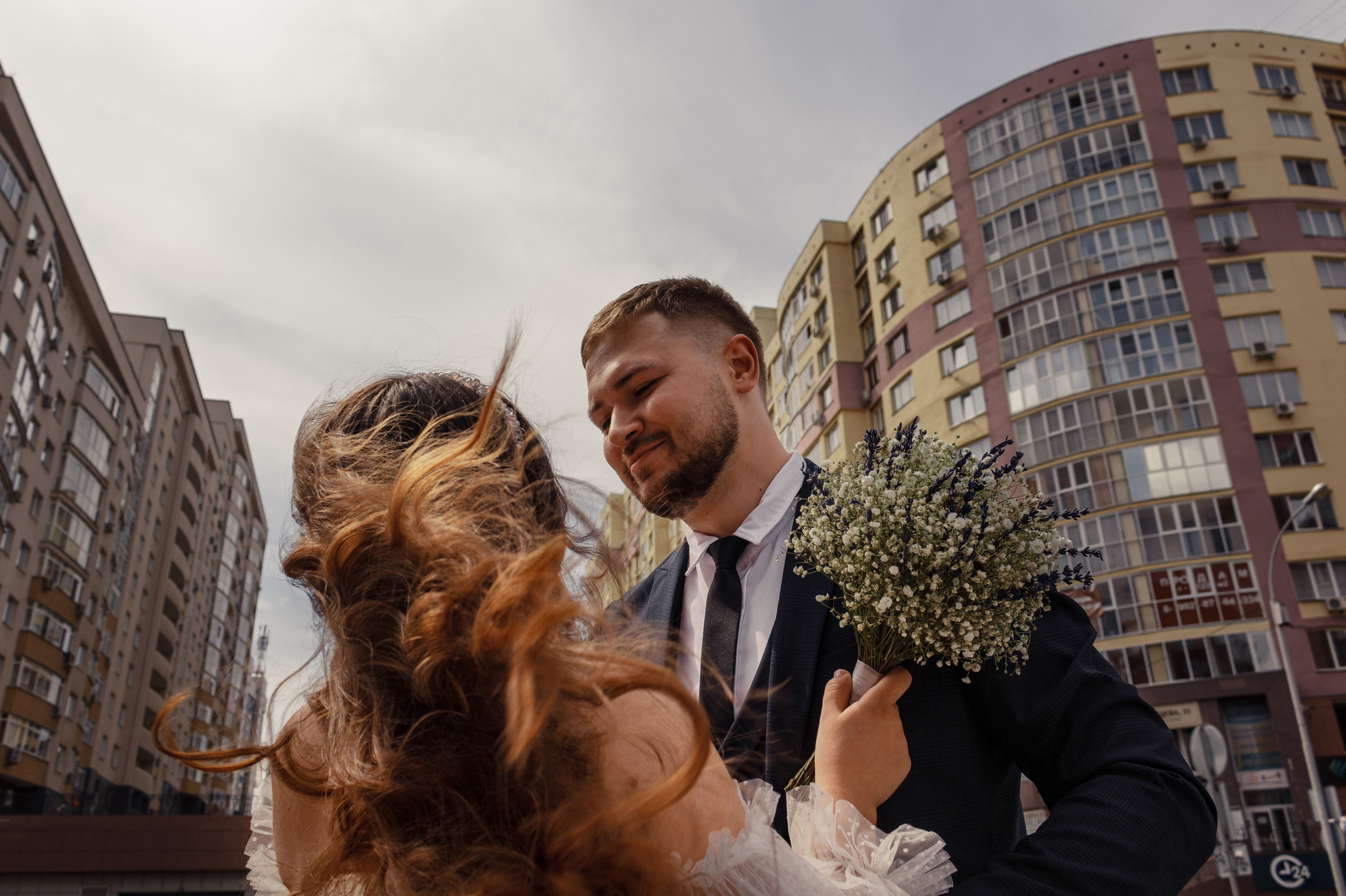 «Нам только ЗАГС и прогулку»