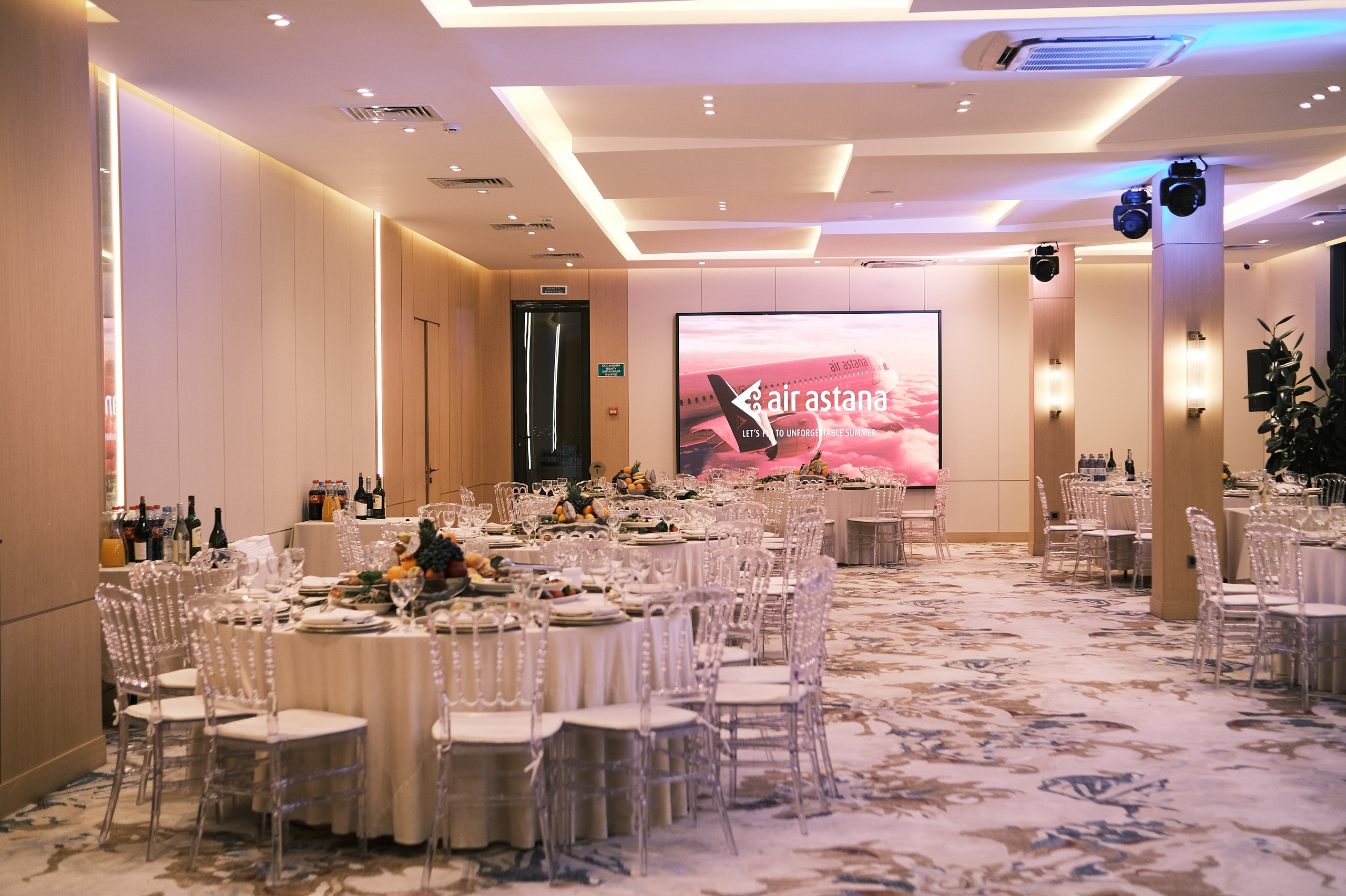 Контакты. Портреты и репортажные съемки с душой: ваш уникальный момент в объективе Руфата, профессионального фотографа Алматы