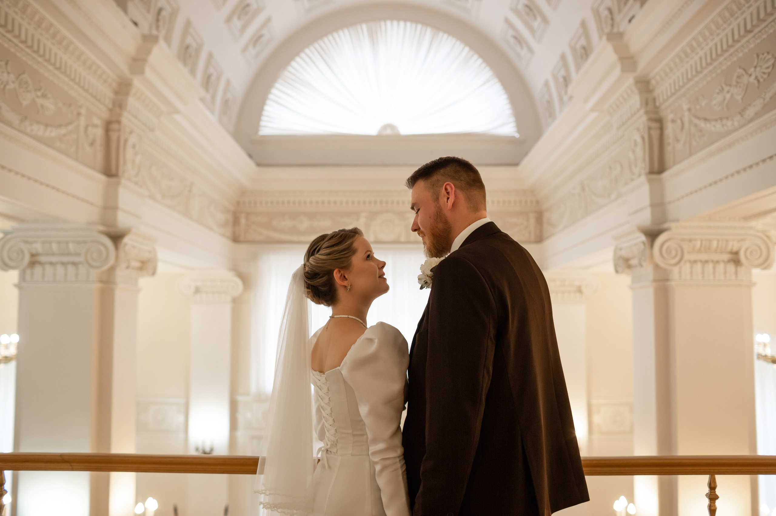 Регистрация брака в загсе Адмиралтейского района. Свадебный фотограф Кирилл Белый