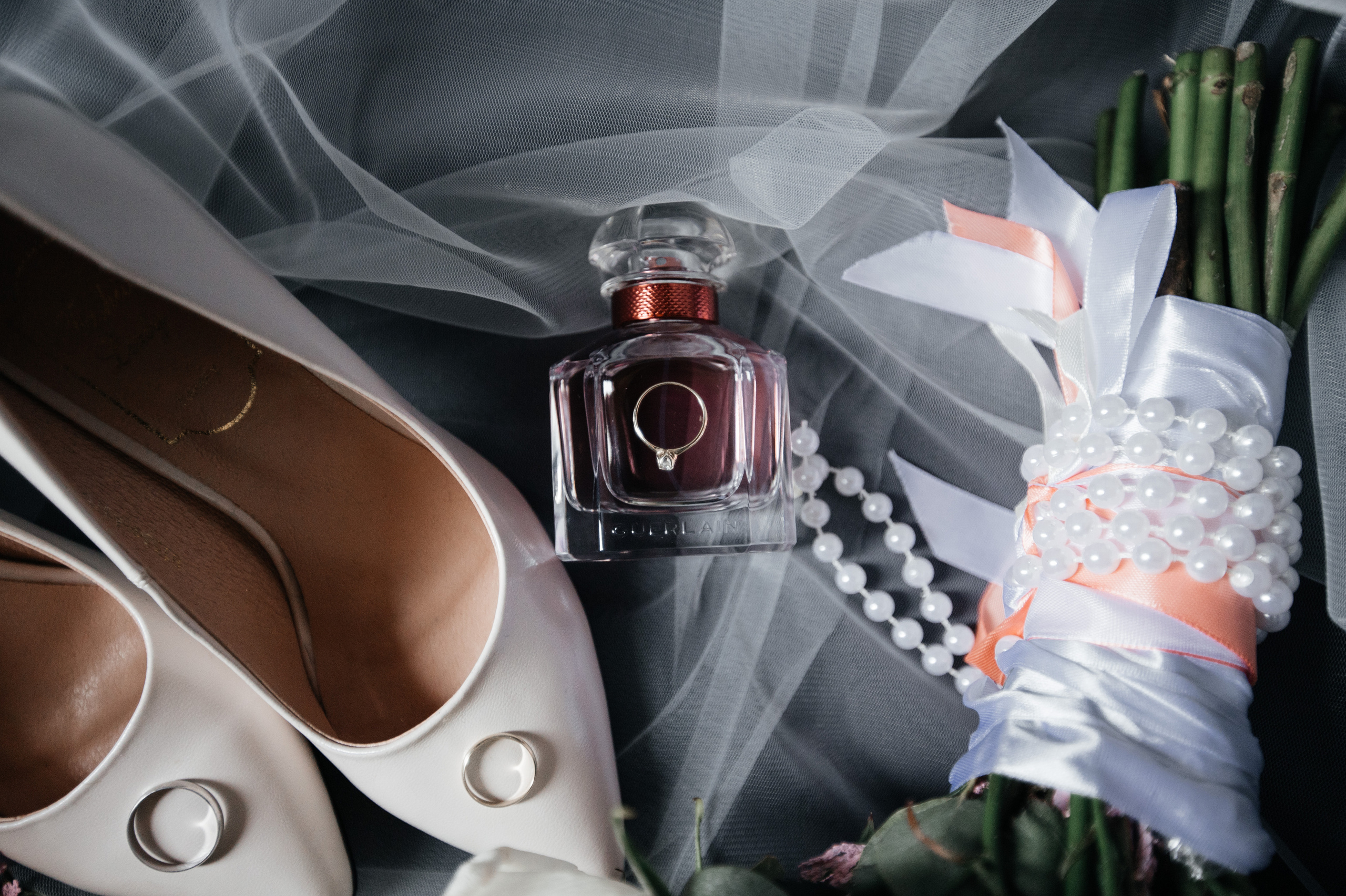 "Свадебный фотограф в Астане: восхитительные моменты счастья на фото. Романтика и эмоции вашего свадебного дня, запечатленные на фотографиях профессиональным свадебным фотографом в Астане. Великолепные снимки, передающие нежность, любовь и радость этого особого дня. Красивые композиции, естественное освещение и искусство фотографа Сембаева Даурена воплощают ваши мечты в неповторимых фотографиях. Откройте волшебный мир свадебной фотографии с помощью профессионала, чтобы сохранить воспоминания о вашем свадебном дне на долгие годы."