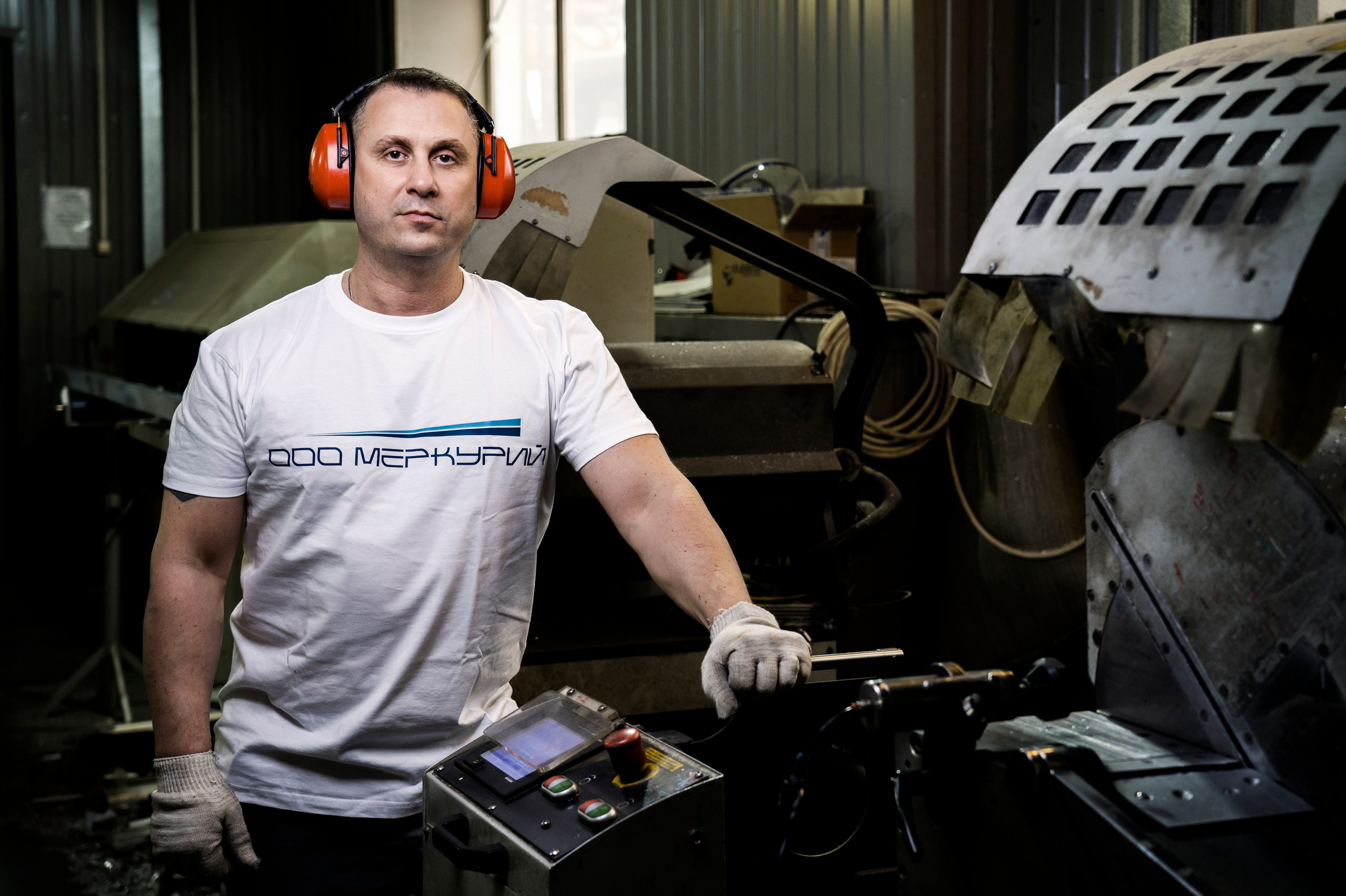 Фотограф на производство. Съёмка рабочих процессов. Портрет сотрудника, рабочего. 