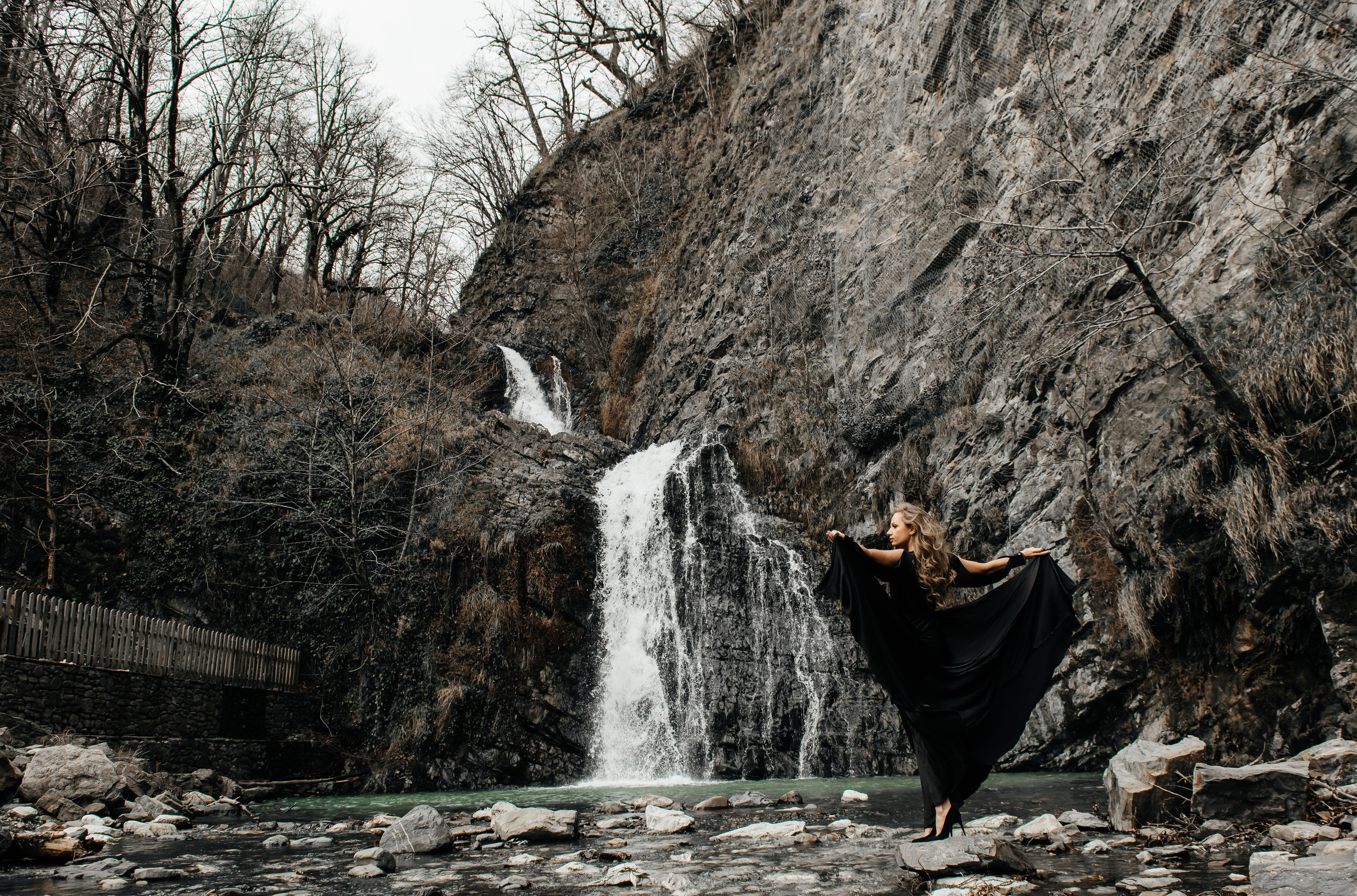 Фотосессия в черном платье. Фотограф Сочи Евгений Соколов