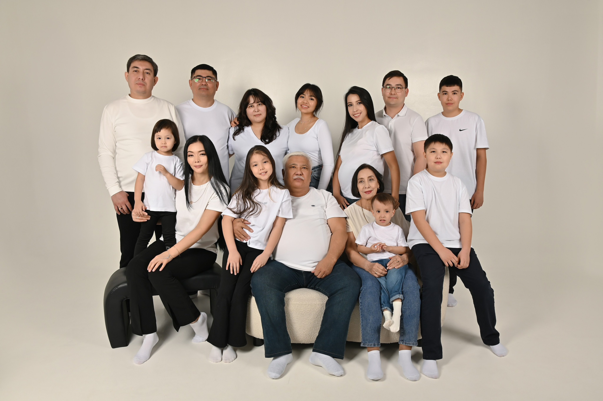 Фотограф Новорожденных и семейный Элла Огай г. Сатпаев