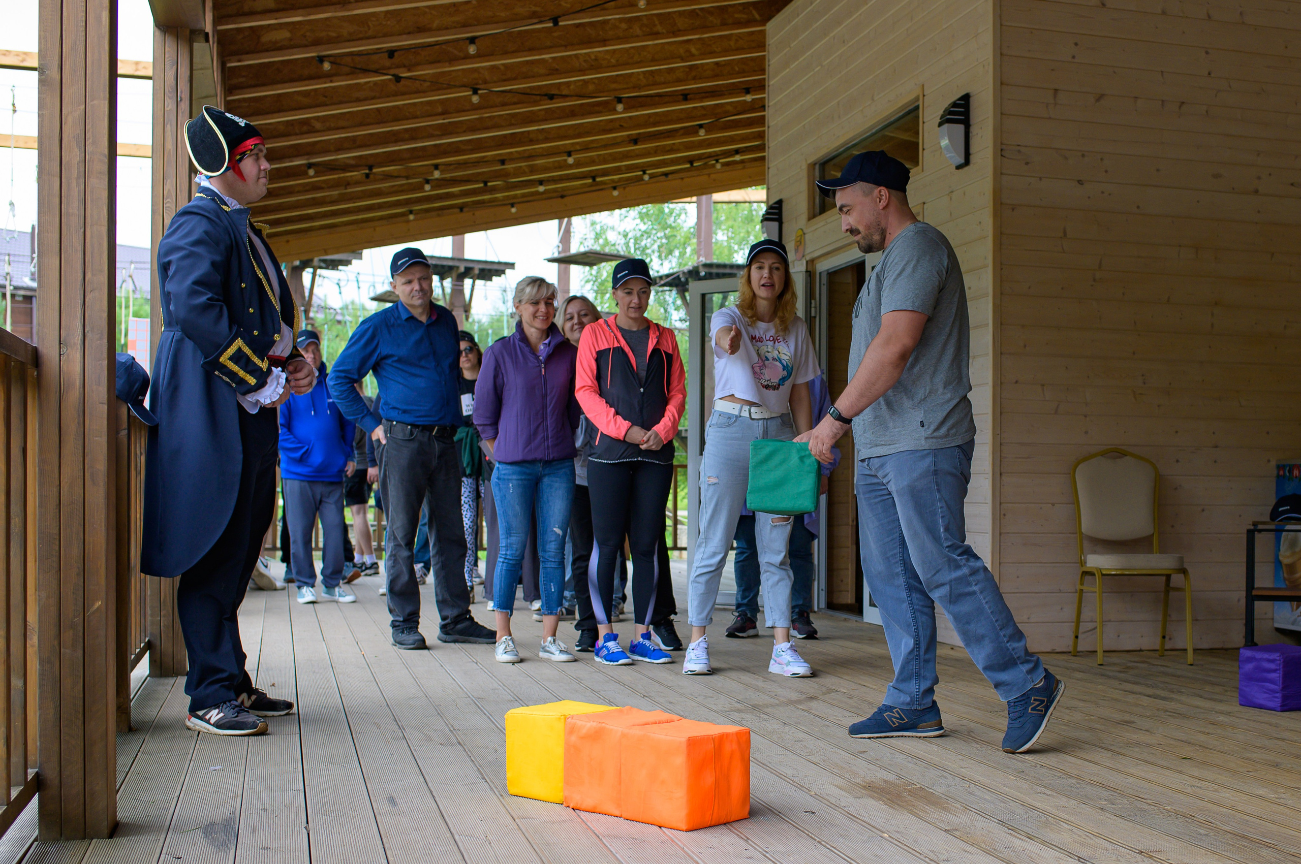 построить пирамиду из кубиков