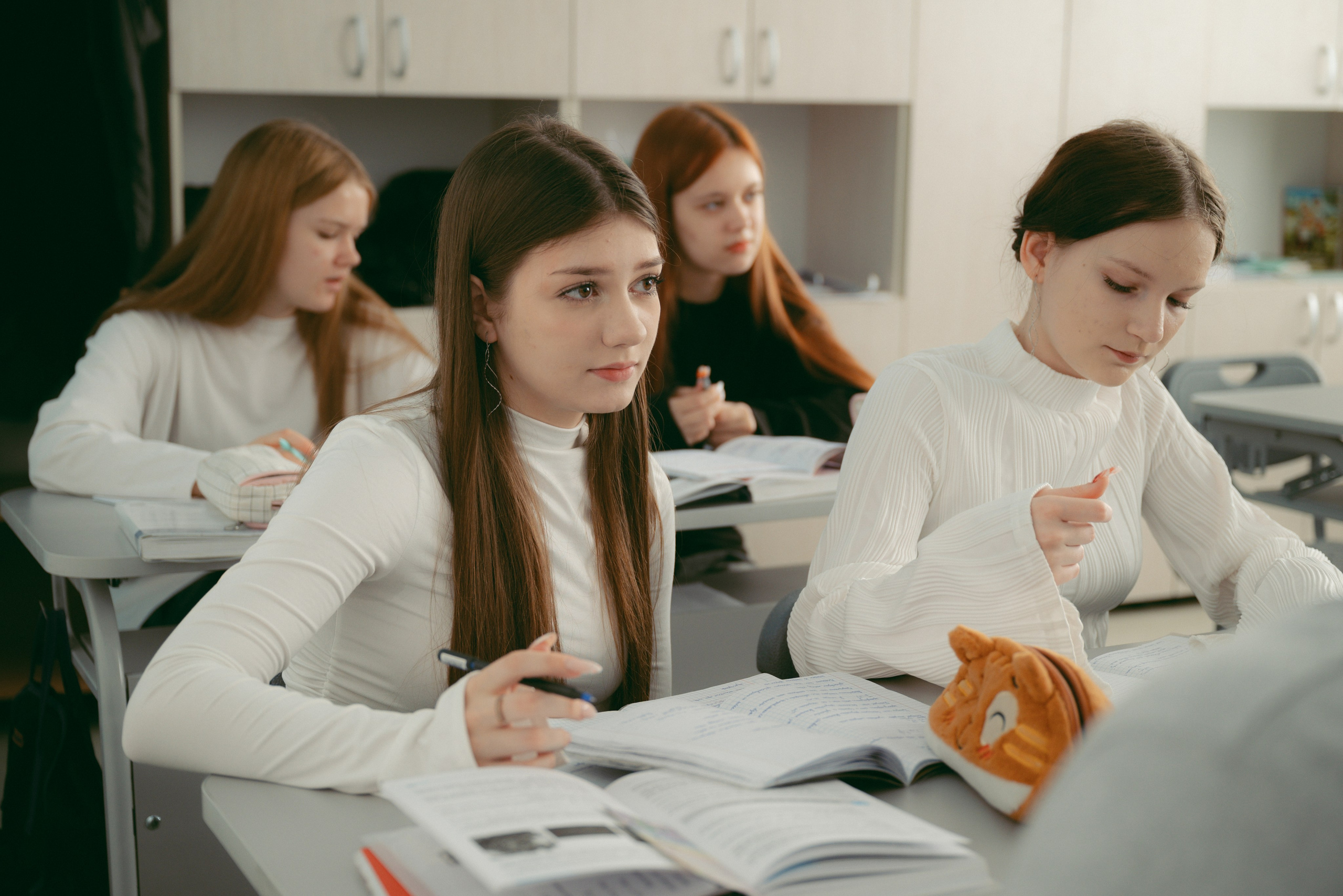 Schoolbook. Школьный фотограф в Валуйках. Фотосессии для выпускников и изготовление выпускных альбомов в городе Валуйки и в Белгородской области