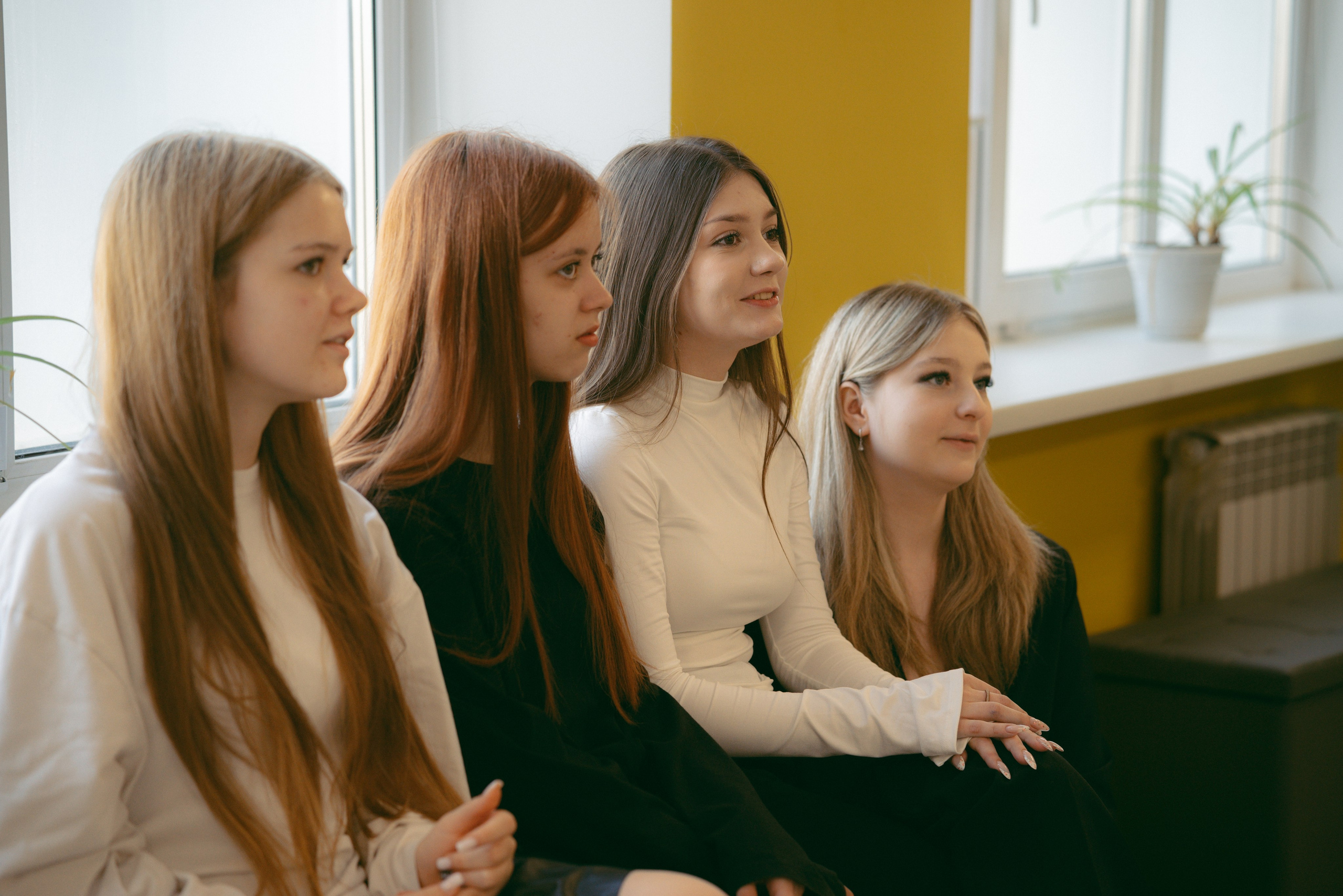 Schoolbook. Школьный фотограф в Валуйках. Фотосессии для выпускников и изготовление выпускных альбомов в городе Валуйки и в Белгородской области