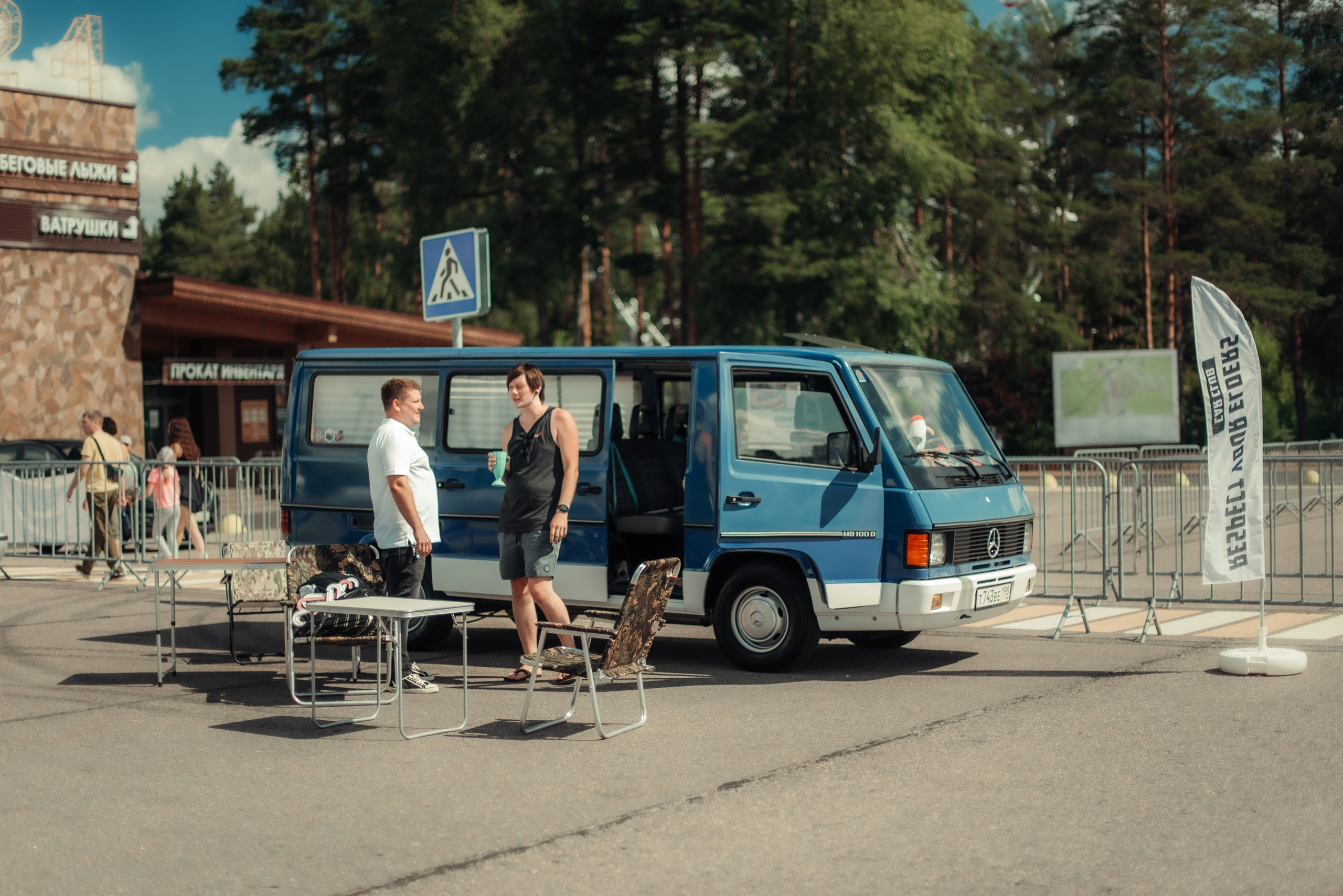 Старый фургон Mercedes 